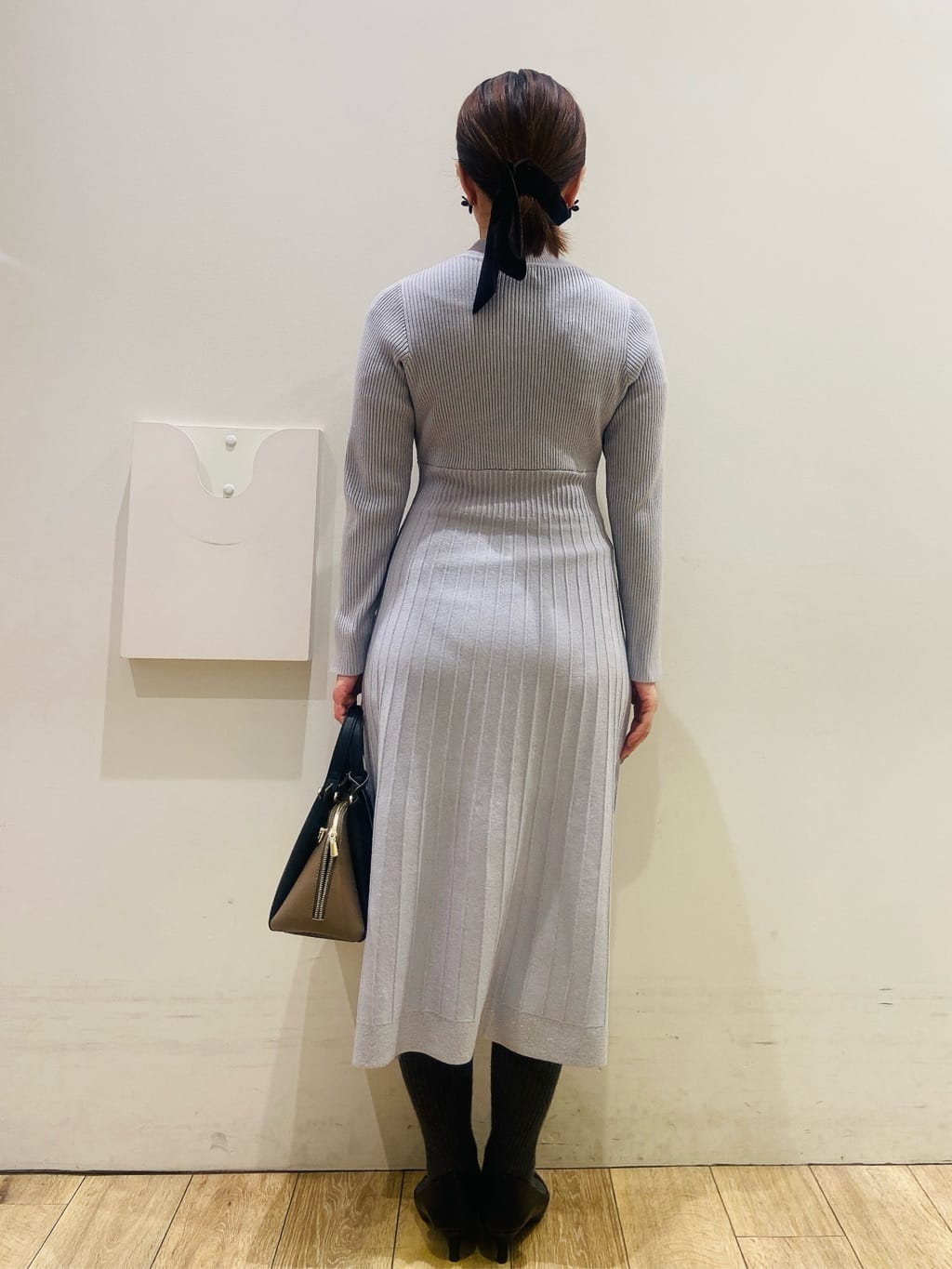 YUKOさんの「index｜ラメフェザープルオーバーセット ニットワンピース【洗濯機OK】《XS～LL》」を使ったコーディネート