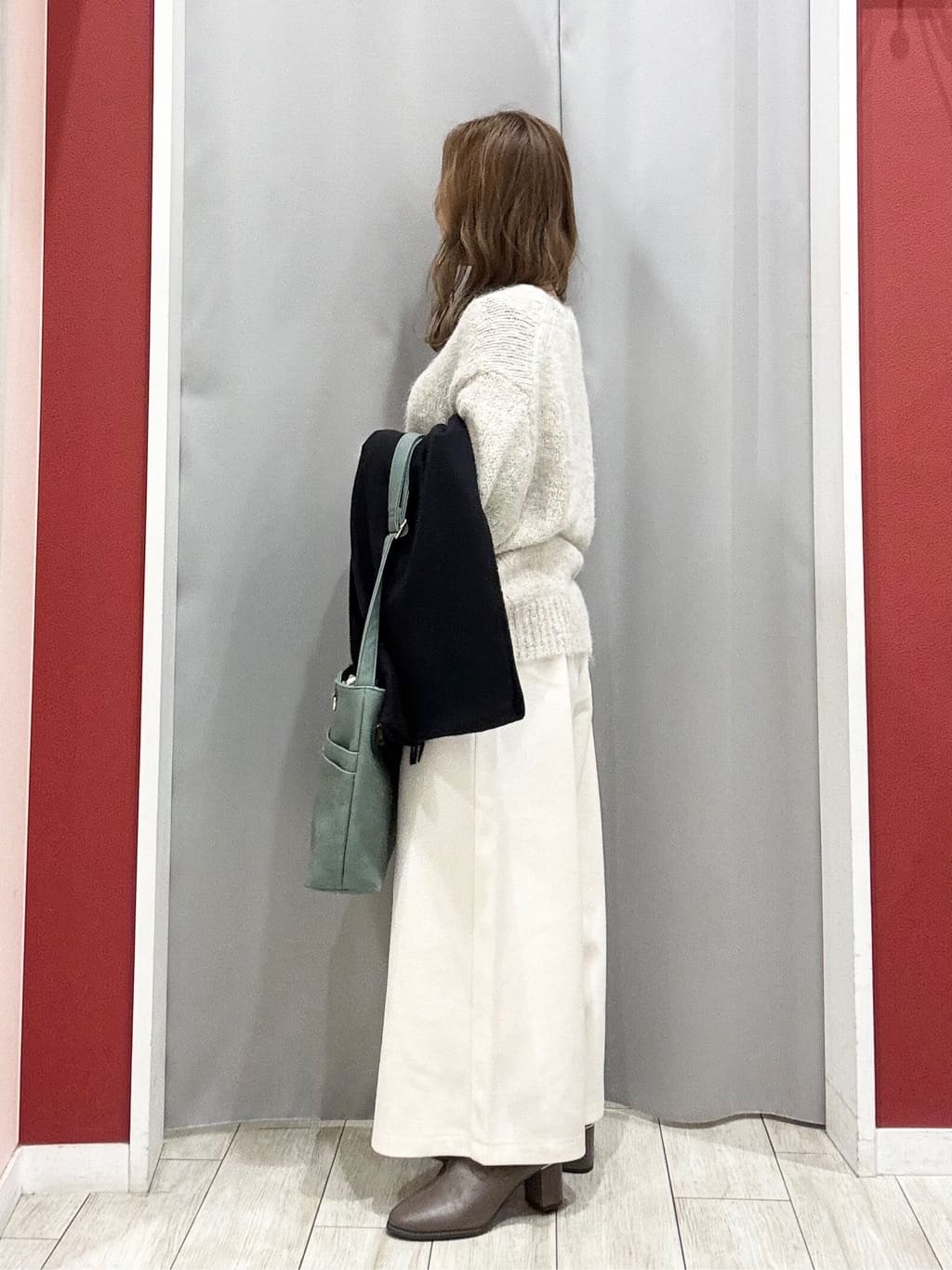 shioさんの「SHOO･LA･RUE｜【洗濯機可/S-LL】上品にキラリと華やぐ スパンコールニット」を使ったコーディネート