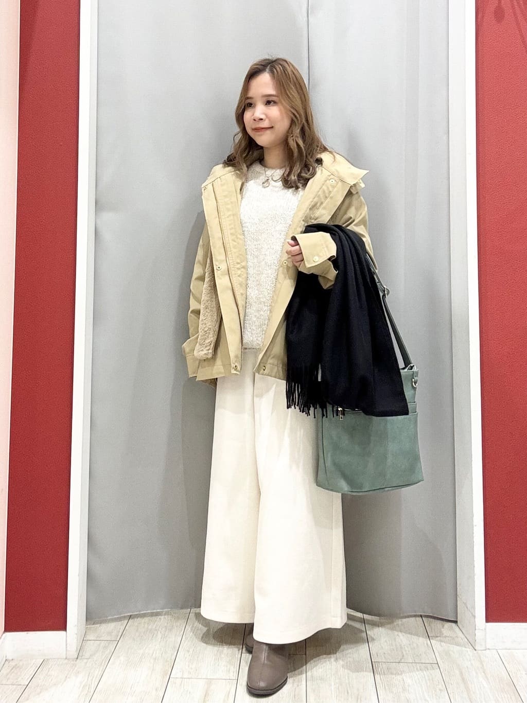 shioさんの「SHOO･LA･RUE｜【洗濯機可/S-LL】上品にキラリと華やぐ スパンコールニット」を使ったコーディネート