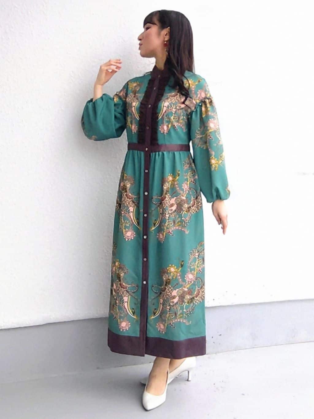keinaさんの「SunaUna｜【COLLECTION LINE】オリエンタルパネル柄ワンピース」を使ったコーディネート