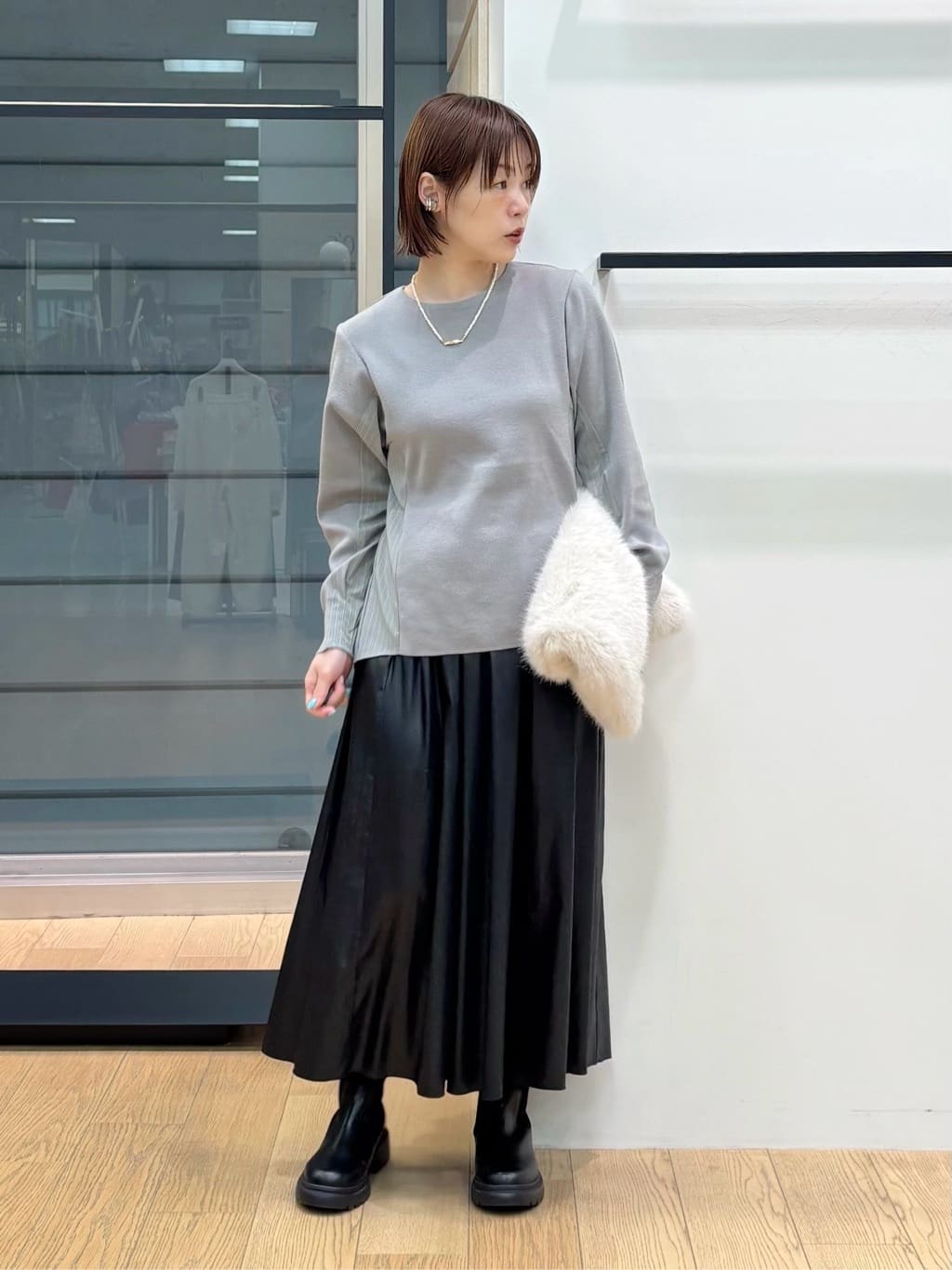 asamiさんの「INDIVI｜【洗える／選べる8色】トーンアップニット」を使ったコーディネート