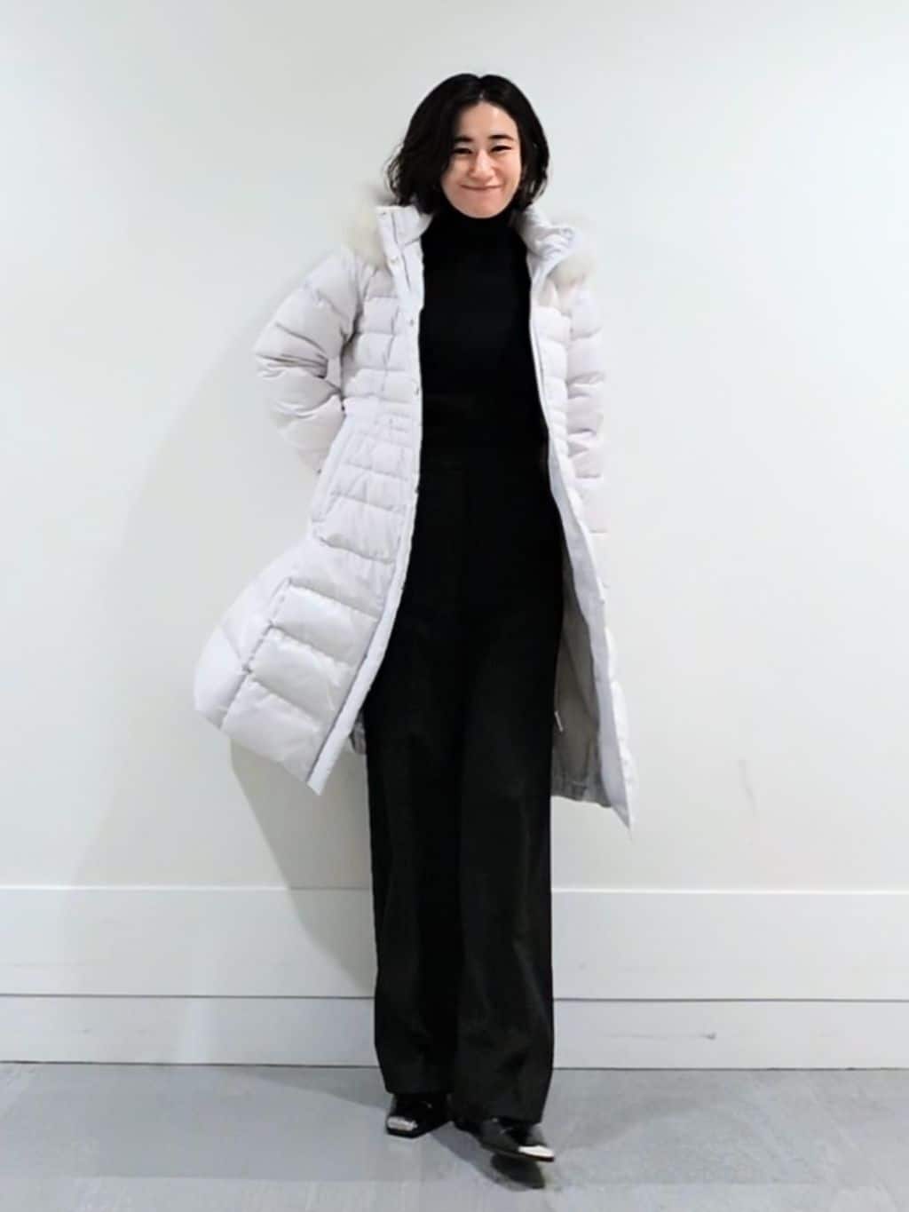 ミズタさんの「UNTITLED｜【はっ水機能/フード取り外し可/防寒】ロングダウンコート」を使ったコーディネート