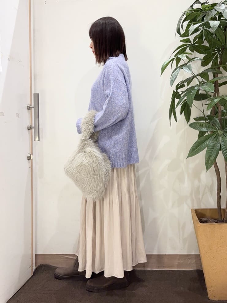 宗形さんの「SHOO･LA･RUE｜【洗濯機可/着丈選べる】オンにもオフにも 軽やかプリーツスカート」を使ったコーディネート