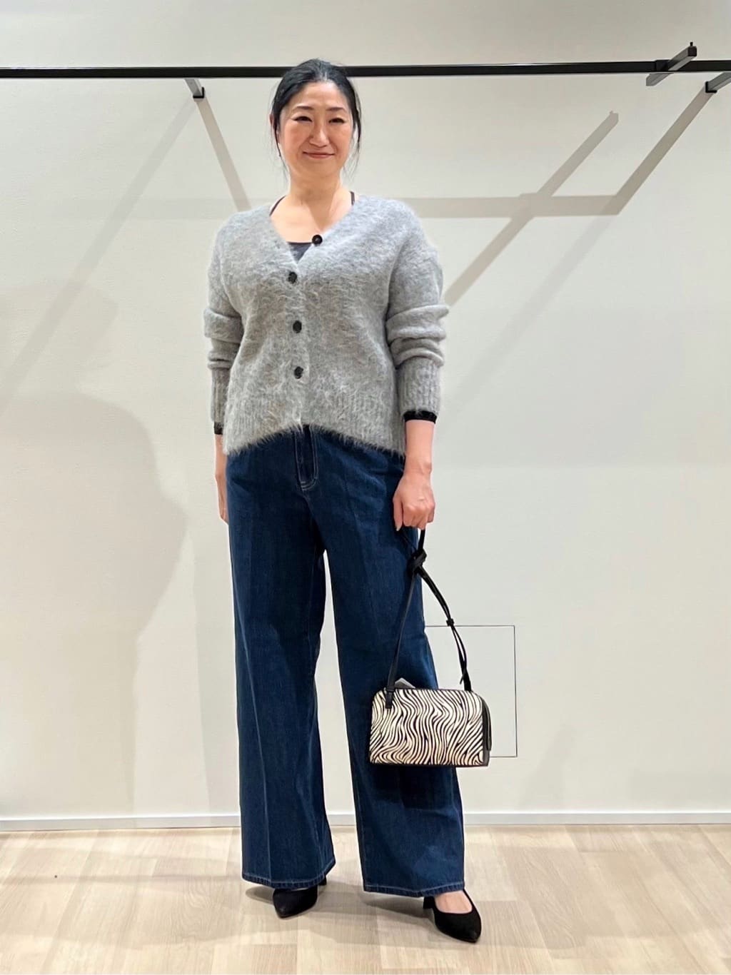 TOMOMIさんの「UNTITLED｜【ゆったり】アルパカ混シャギー カーディガン」を使ったコーディネート