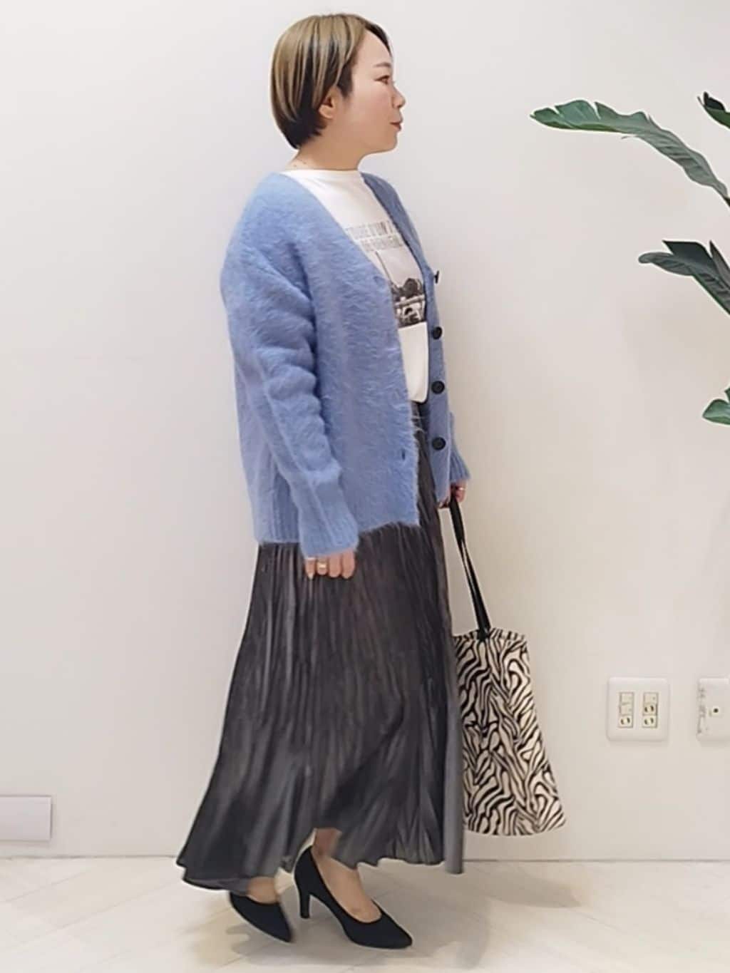 s u g iさんの「UNTITLED｜【ゆったり】アルパカ混シャギー カーディガン」を使ったコーディネート