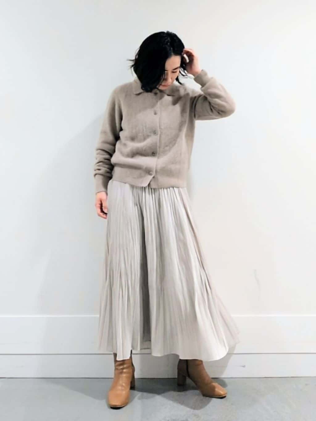 ミズタさんの「UNTITLED｜【ふわふわニット/オンオフ使える】フォックスカシミヤ衿付きカーディガン」を使ったコーディネート