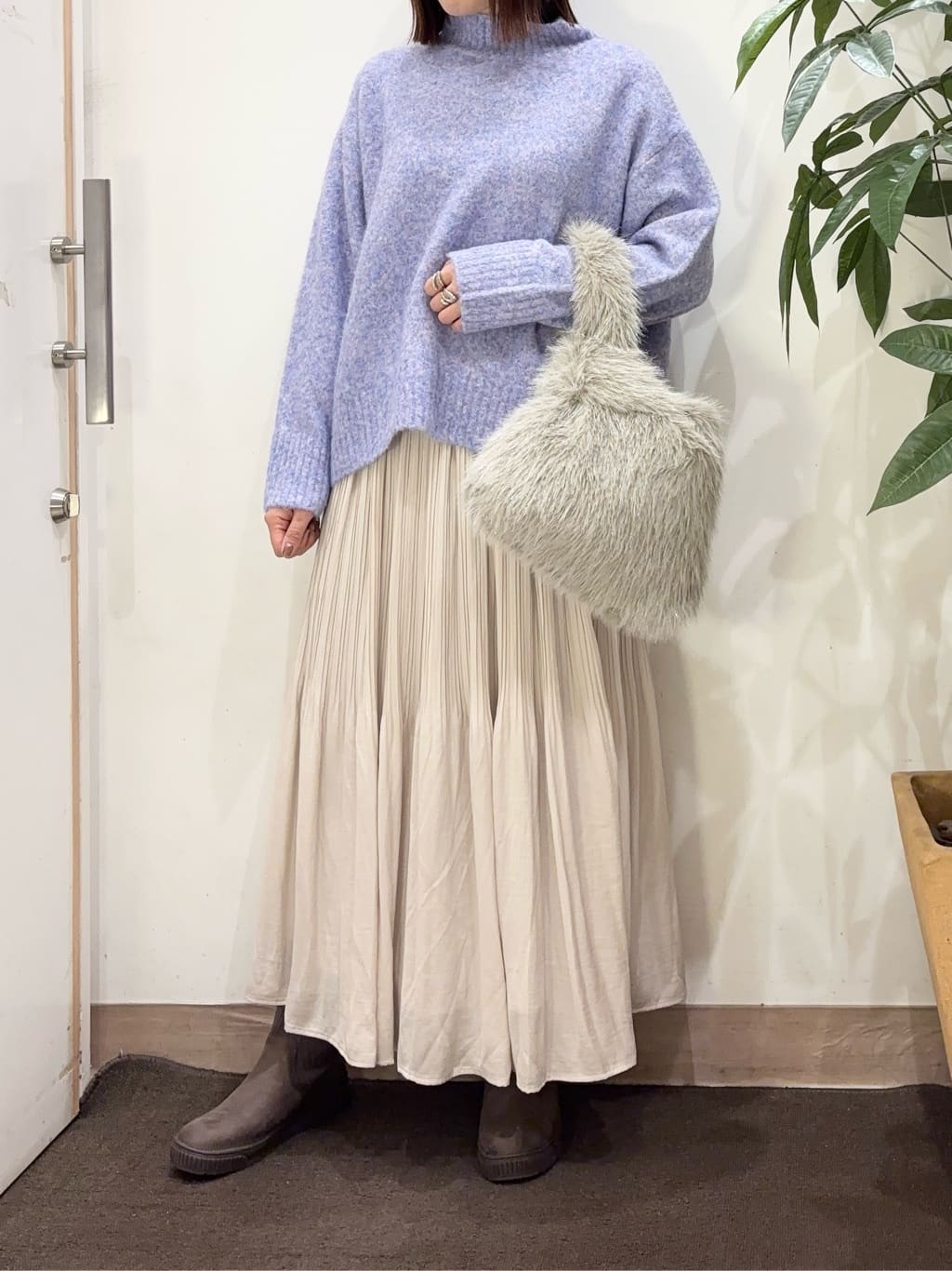 宗形さんの「SHOO･LA･RUE｜【洗濯機可/着丈選べる】オンにもオフにも 軽やかプリーツスカート」を使ったコーディネート