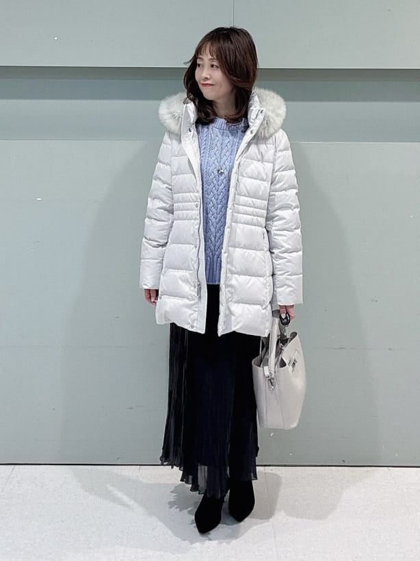 makiさんの「UNTITLED｜【はっ水機能/フード取り外し可】ミディダウンコート」を使ったコーディネート