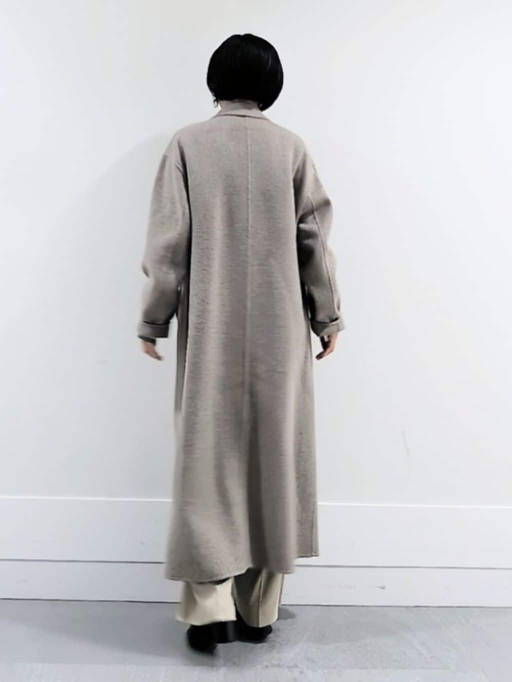 ミズタさんの「UNTITLED｜【ロング丈/軽やか】テーラード　リバーコート」を使ったコーディネート