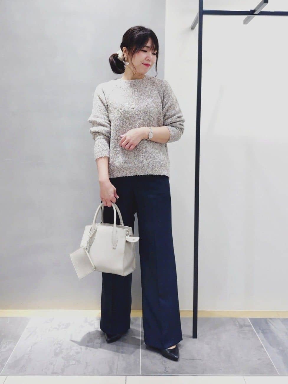 TOMOMIさんの「INDIVI｜【褒められパンツ/ウール調素材】ラメ混ワイドパンツ」を使ったコーディネート