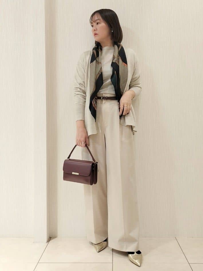 naokoさんの「UNTITLED｜【アンサンブル可/洗える】シルクウールカシミヤ ドルマンスリーブニット」を使ったコーディネート