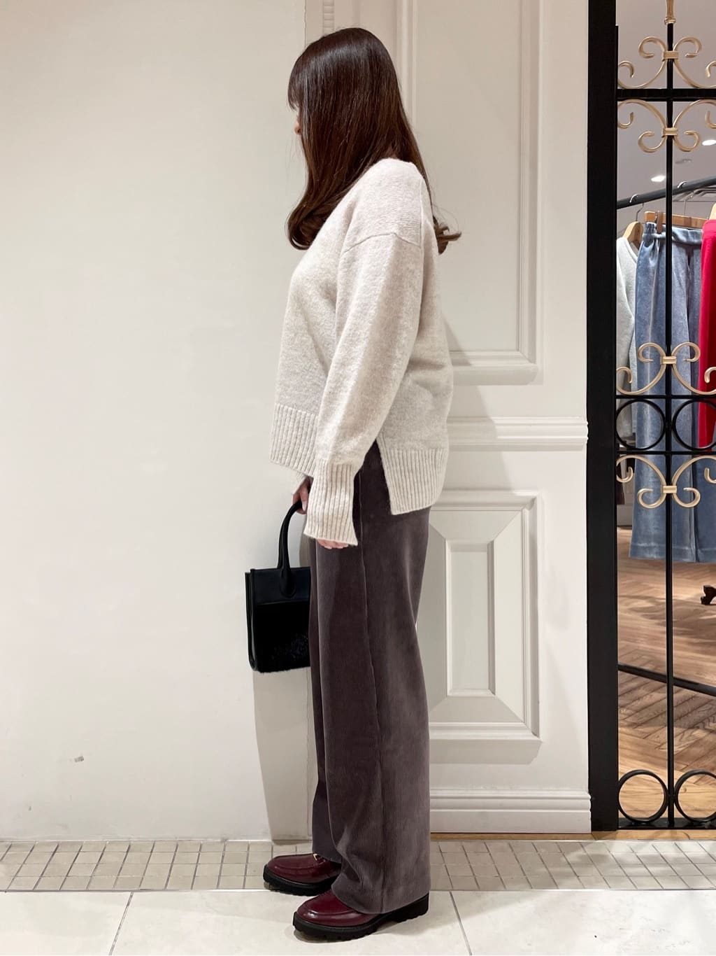 minowaさんの「DRESSTERIOR｜アルパカブレンドVネックニット」を使ったコーディネート