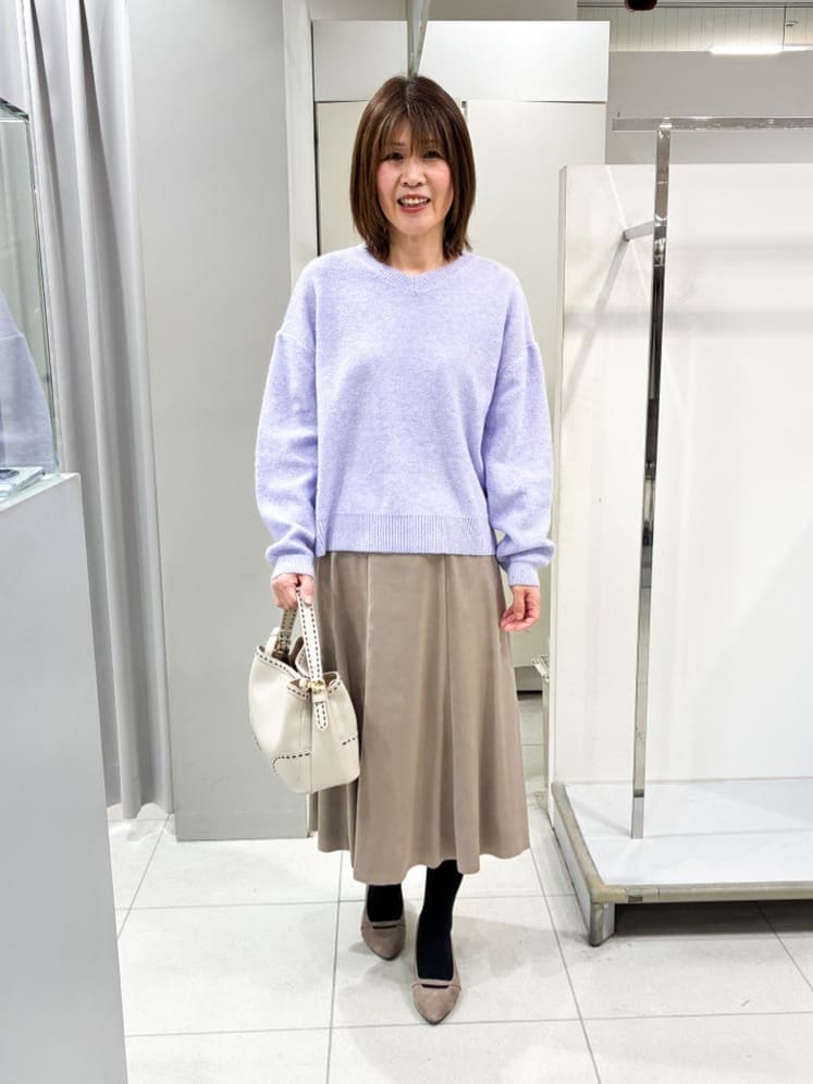 たみちゃんさんの「Reflect｜【選べる5色／ゆったりシルエット】Vネックスパンコールニット」を使ったコーディネート