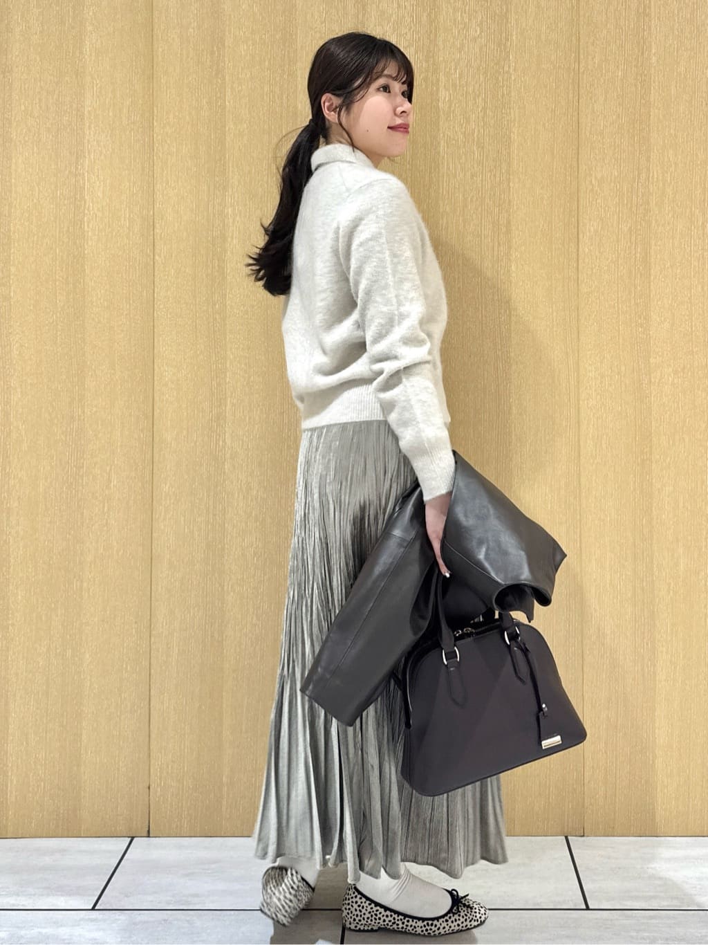 nanaさんの「UNTITLED｜【ふわふわニット/オンオフ使える】フォックスカシミヤ衿付きカーディガン」を使ったコーディネート