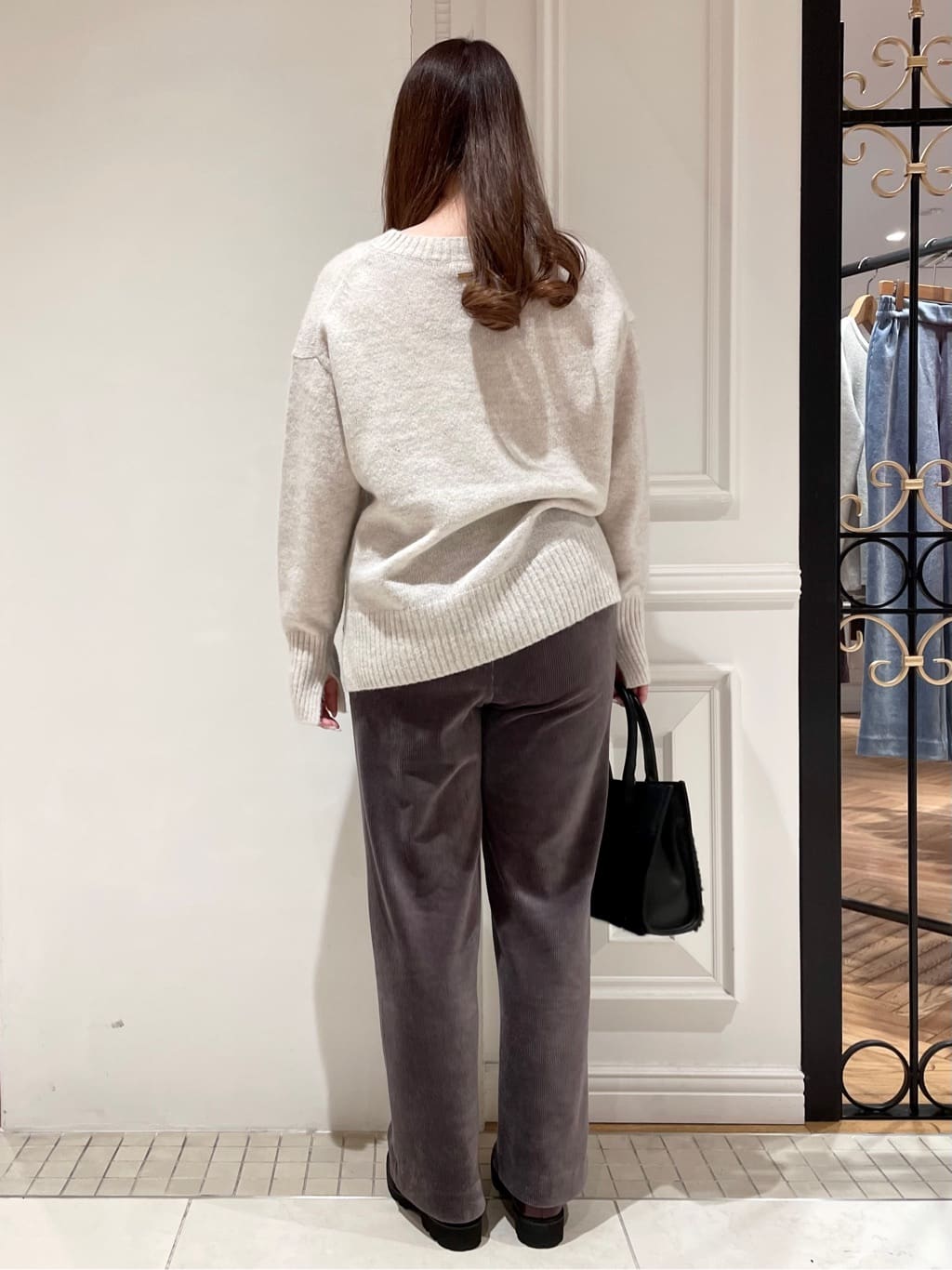 minowaさんの「DRESSTERIOR｜アルパカブレンドVネックニット」を使ったコーディネート