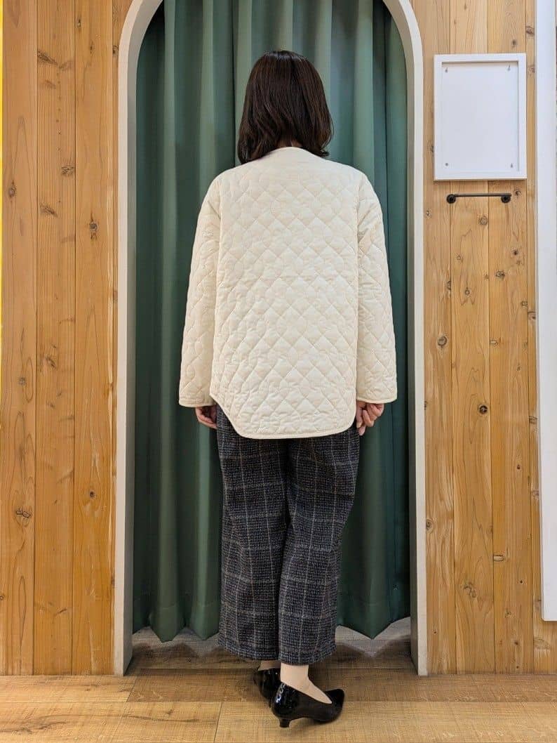 ショーコラさんの「SHOO･LA･RUE｜【あったか/S-LL】脚のラインをきれいに魅せる チェック柄ワイドパンツ」を使ったコーディネート