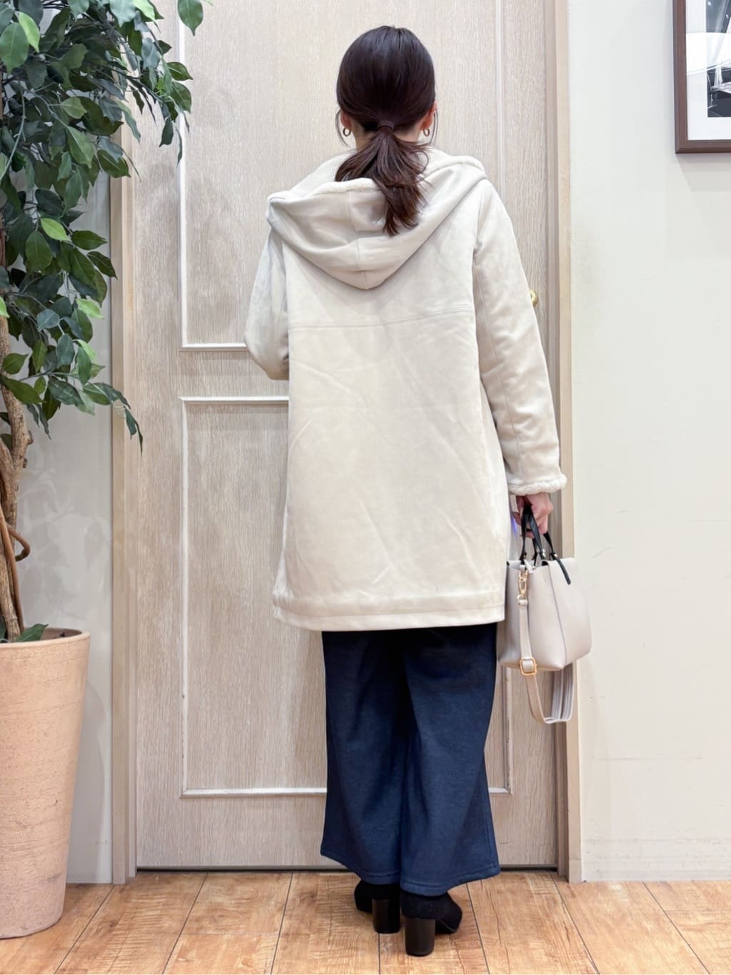 なみさんの「SHOO･LA･RUE｜【S-LL/洗濯機可】さりげないラメが上品　クルーネックニット」を使ったコーディネート