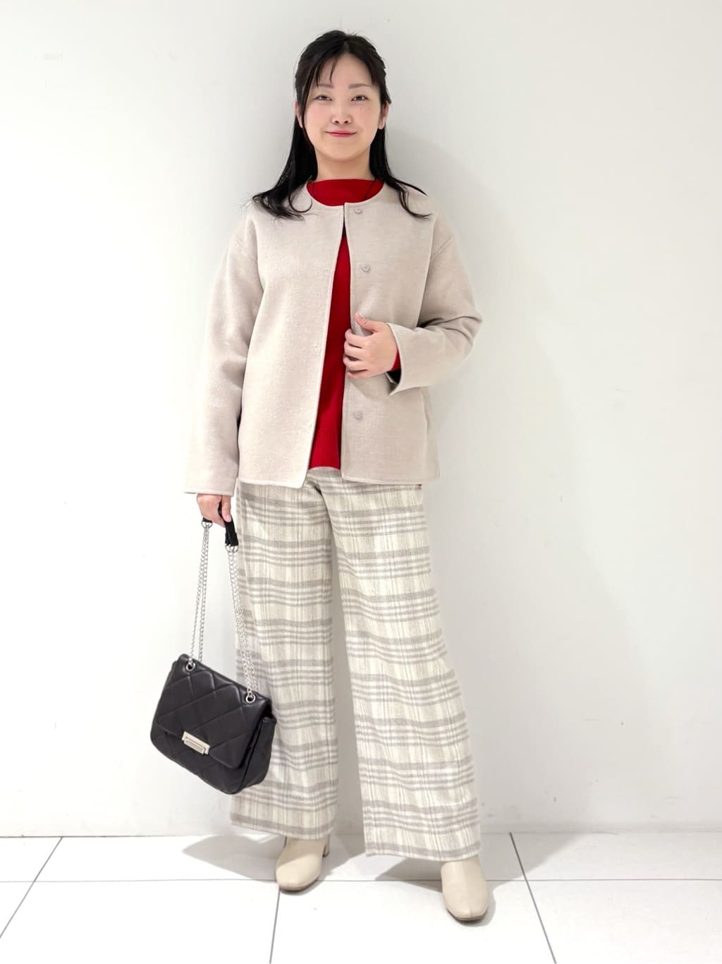 momokoさんの「INDIVI｜【洗える／カシミヤ混】ボトルネック ドルマンスリーブニット」を使ったコーディネート