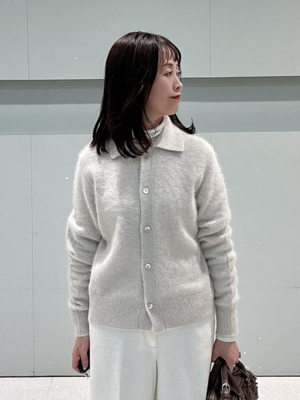 makiさんの「UNTITLED｜【ふわふわニット/オンオフ使える】フォックスカシミヤ衿付きカーディガン」を使ったコーディネート