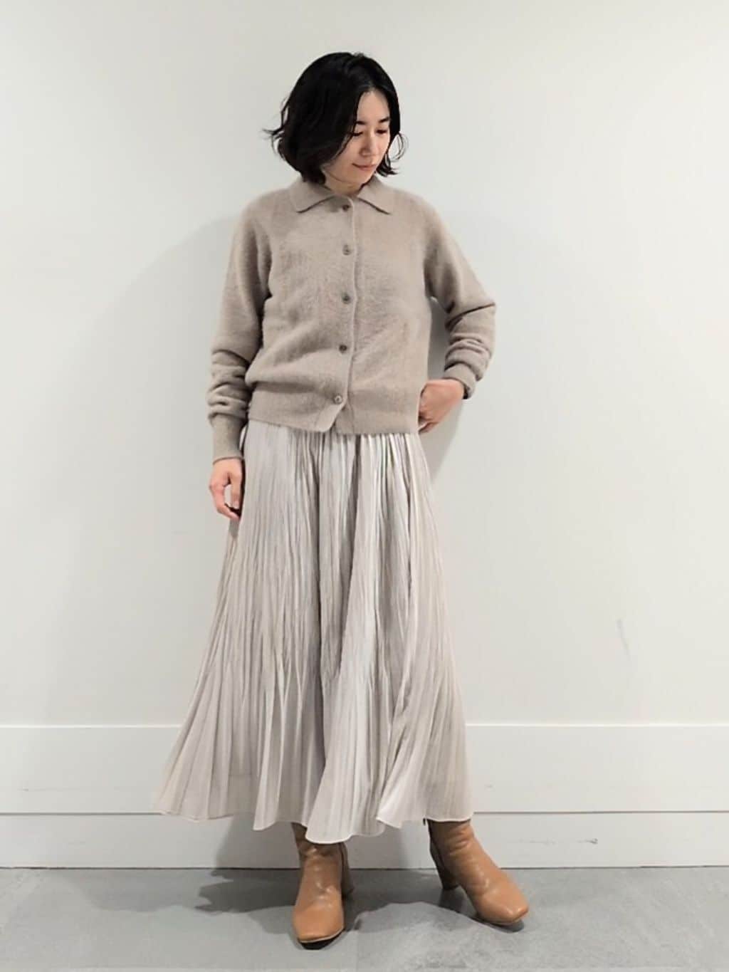 ミズタさんの「UNTITLED｜【ふわふわニット/オンオフ使える】フォックスカシミヤ衿付きカーディガン」を使ったコーディネート