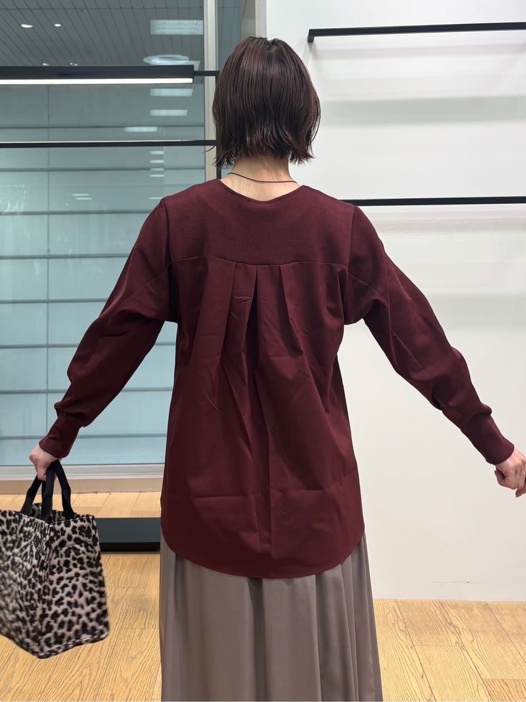 asamiさんの「INDIVI｜レザー調ギャザースカート」を使ったコーディネート
