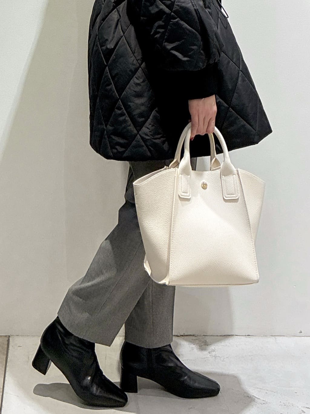 もんちゃんさんの「OPAQUE.CLIP｜ウォームタッチ テーパードパンツ【洗濯機洗OK／ストレッチ】」を使ったコーディネート