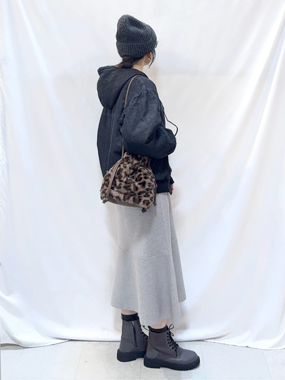 𝐇𝐢𝐫𝐨𝐦𝐢さんの「SHOO･LA･RUE｜【ダブルZIP】大人カジュアルスタイルに デニム中綿フーディーブルゾン」を使ったコーディネート