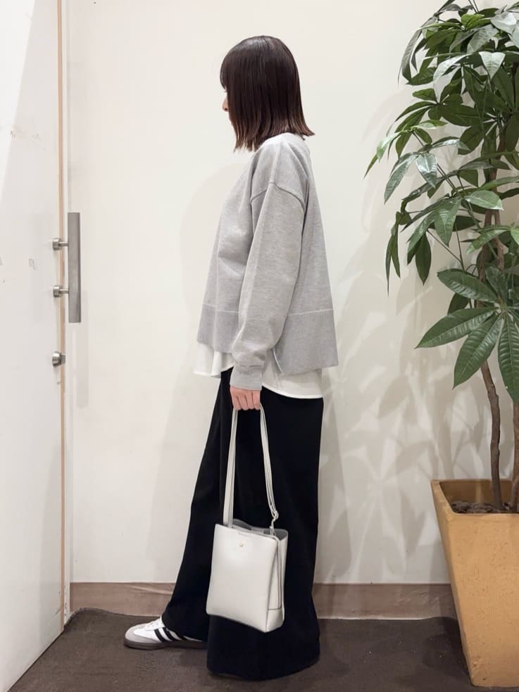 宗形さんの「SHOO･LA･RUE｜【2点セット/洗濯機可/S-LL】着回しがきく もちもちハイネックニット+裾シャツインナー」を使ったコーディネート