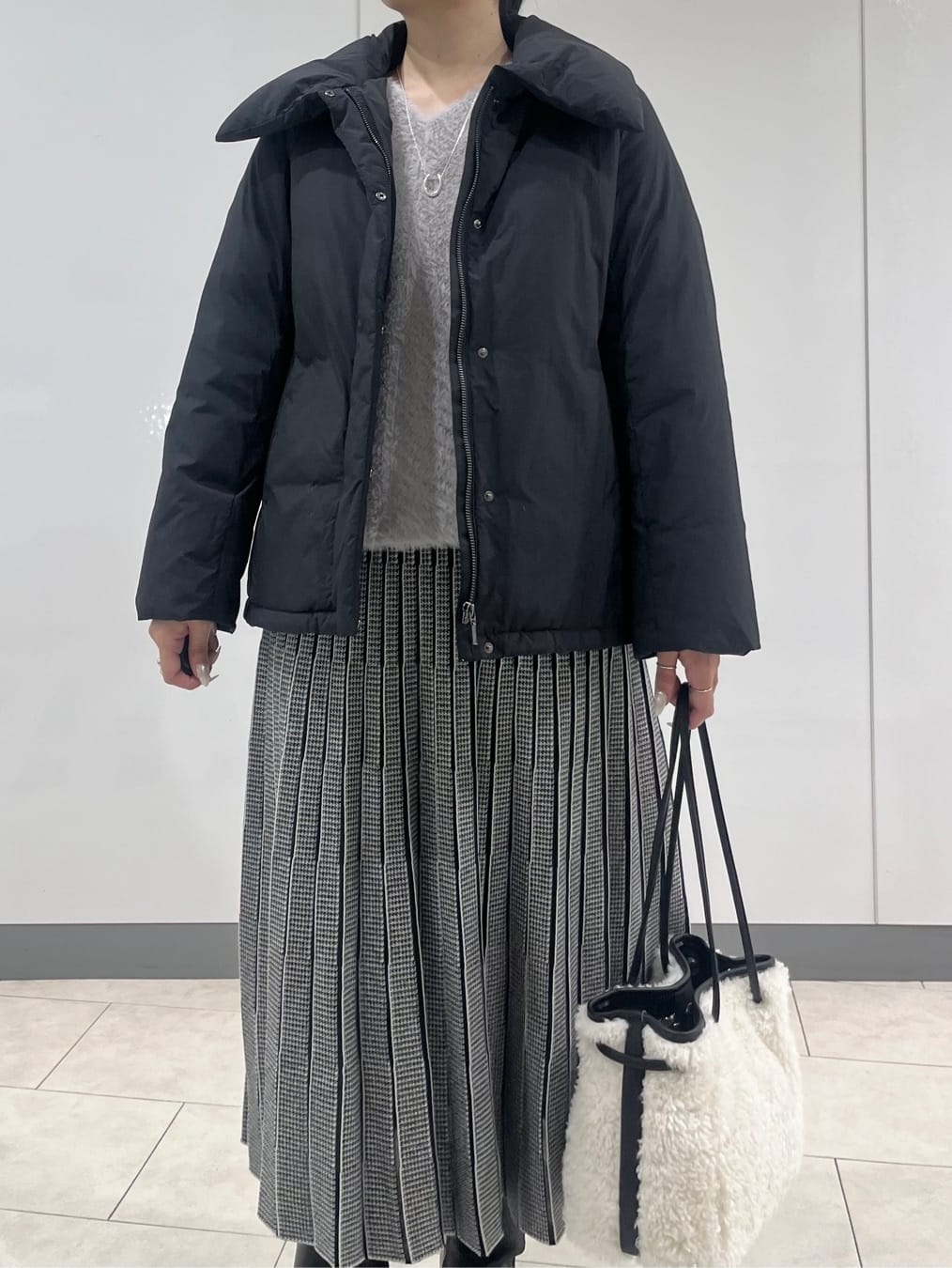 hasuさんの「INDIVI｜【洗える】エアリーシャギートップス」を使ったコーディネート
