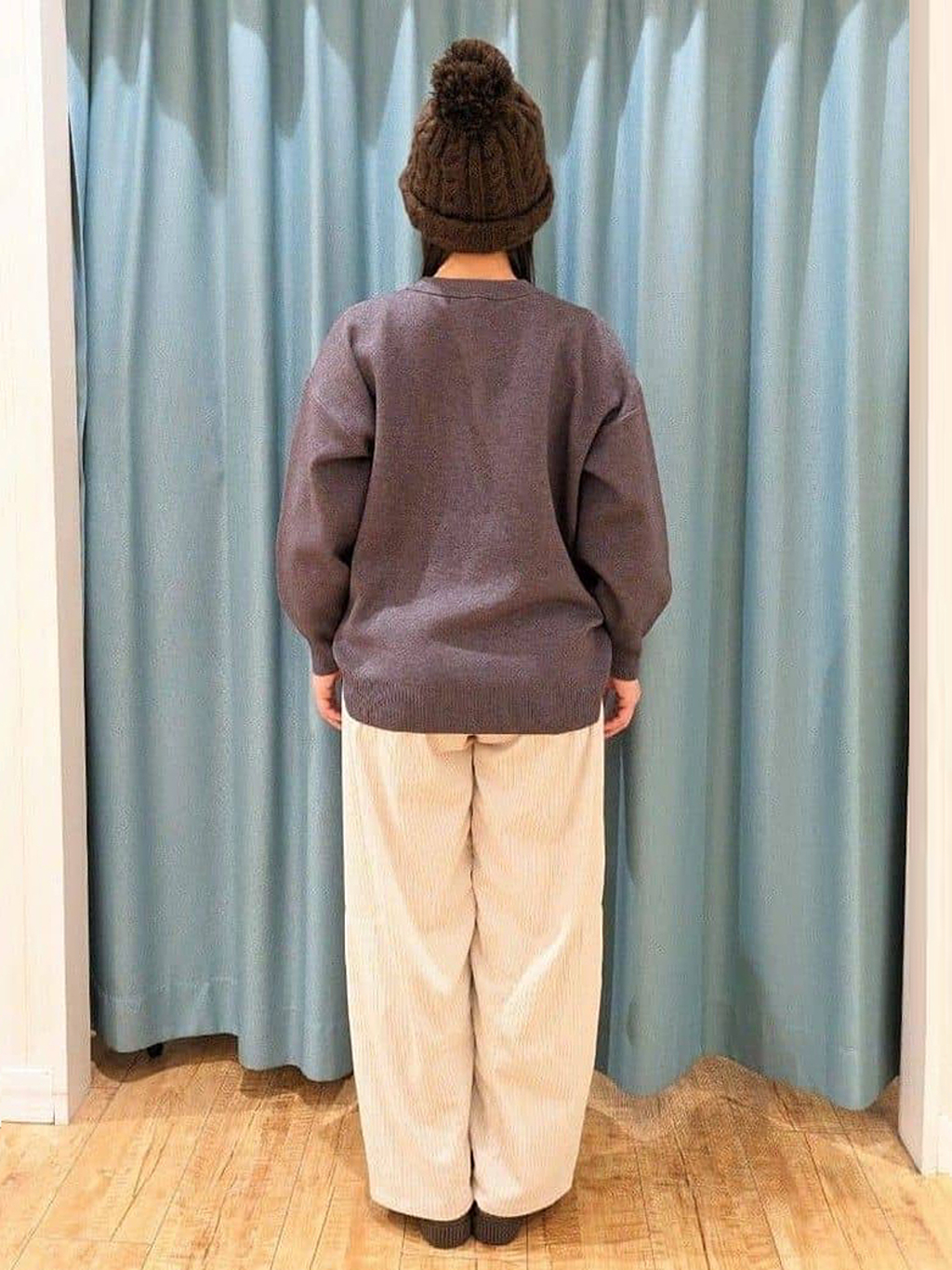 Miさんの「SHOO･LA･RUE｜【体型カバー】ちくちくしにくい お花ロゴジャカードスウェットライクニット」を使ったコーディネート