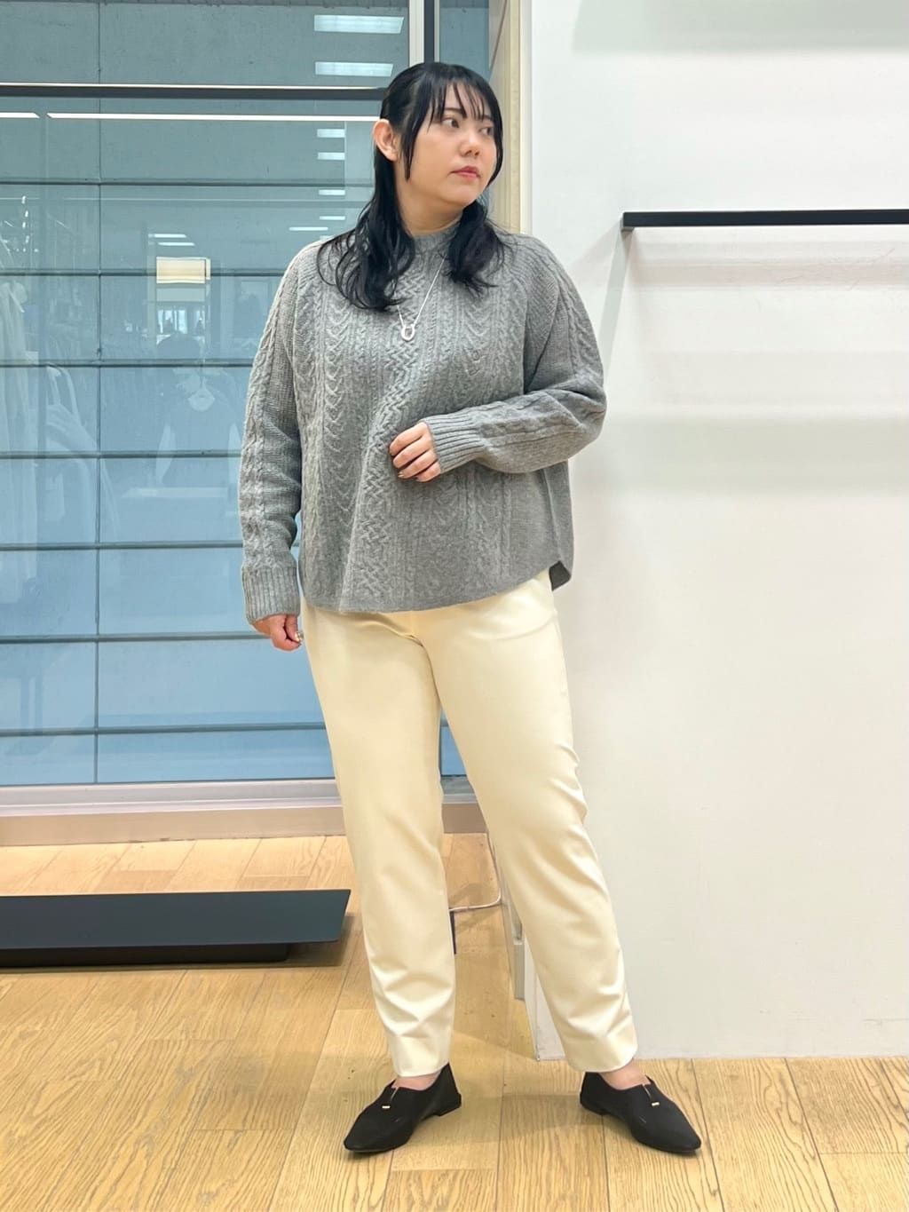 shimaさんの「INDIVI｜【洗える】ケーブルデザイン ラウンドヘムニット」を使ったコーディネート