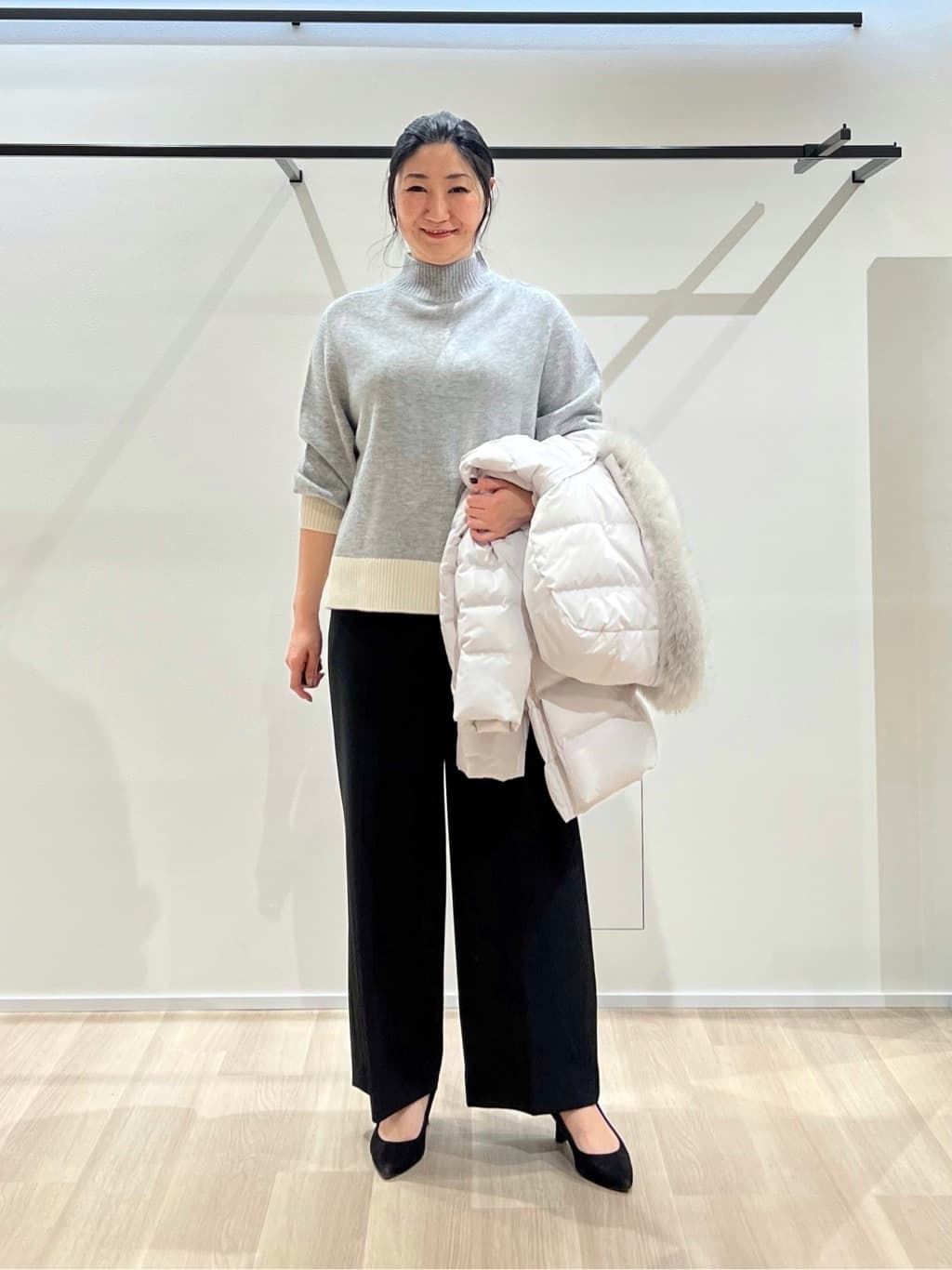 TOMOMIさんの「UNTITLED｜【はっ水機能/フード取り外し可/防寒】ロングダウンコート」を使ったコーディネート