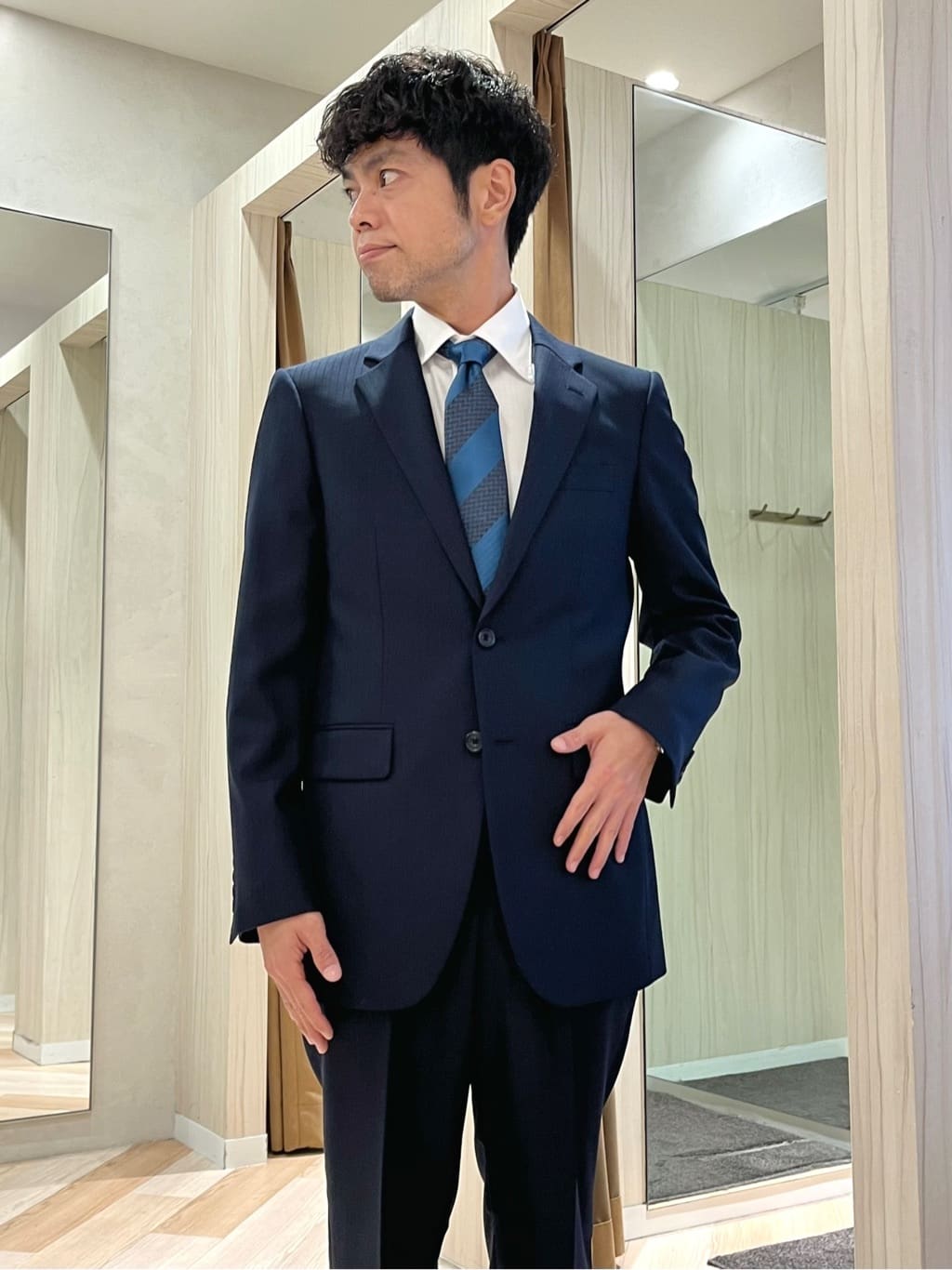 URAさんの「TAKEO KIKUCHI｜シャドーオルタネートストライプ スーツ」を使ったコーディネート