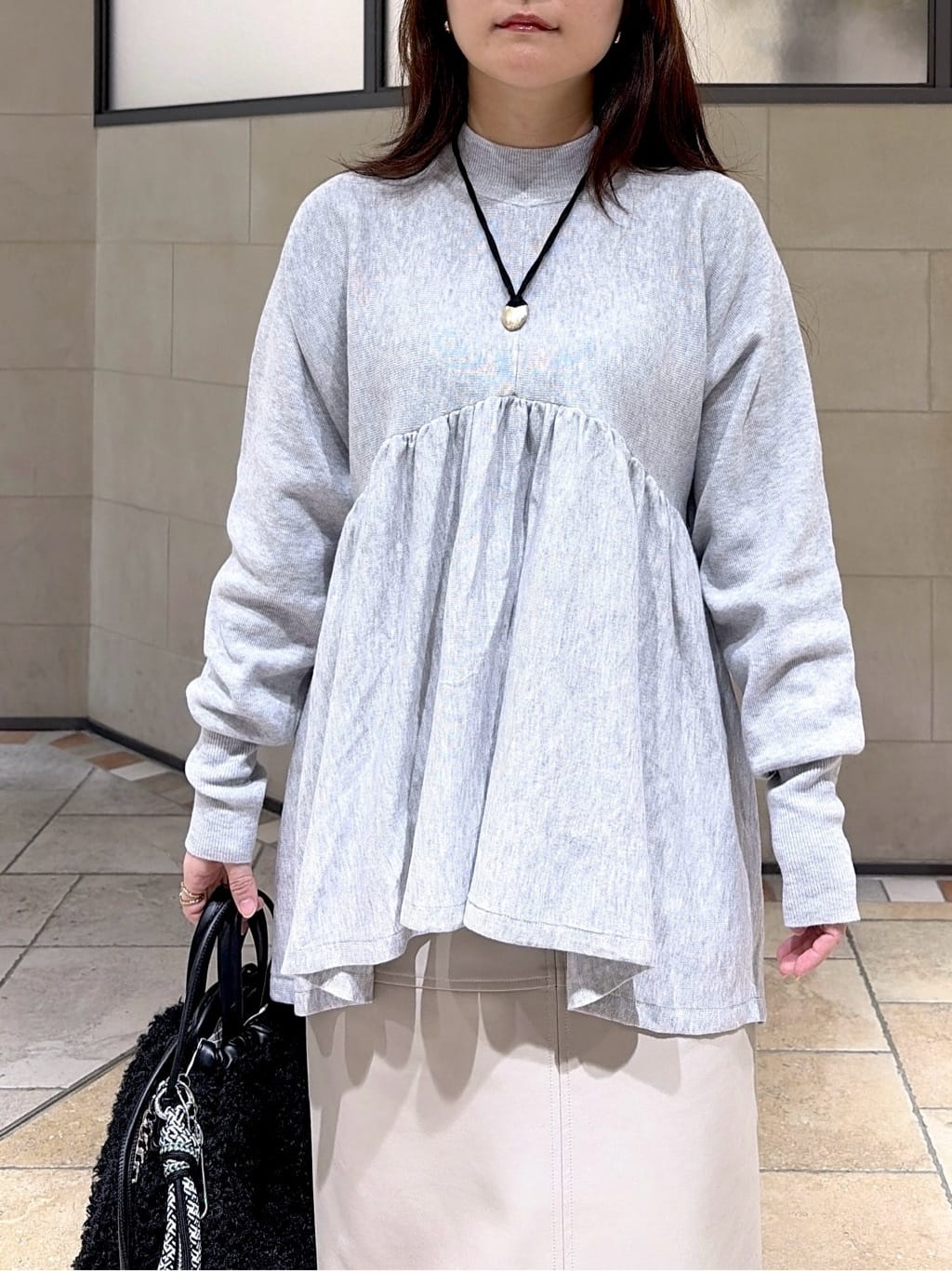 よねさんの「INDIVI｜【再入荷】ペプラムハイネックニット」を使ったコーディネート