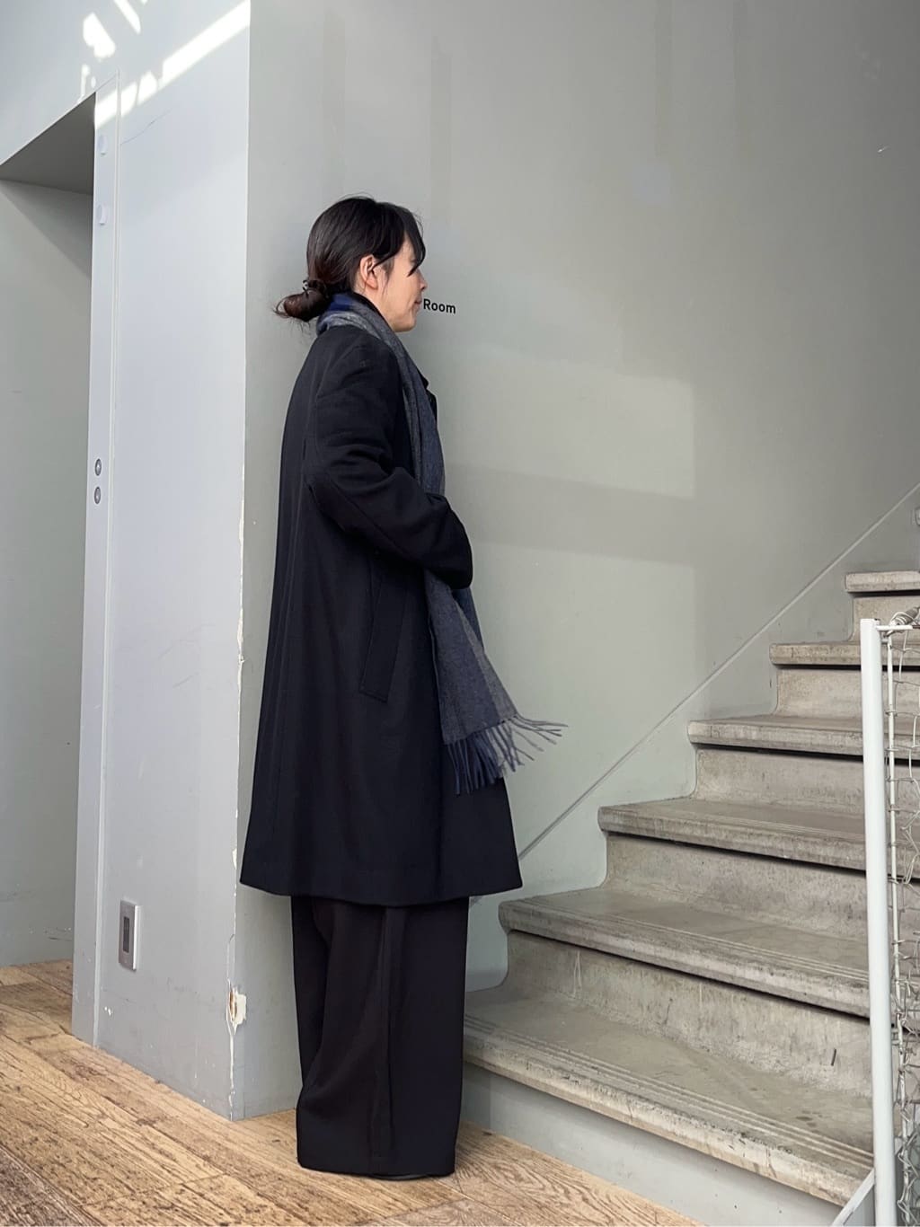 神野（jinno）さんの「TAKEO KIKUCHI｜カシミヤブレンド ビーバー調ステンカラーコート」を使ったコーディネート