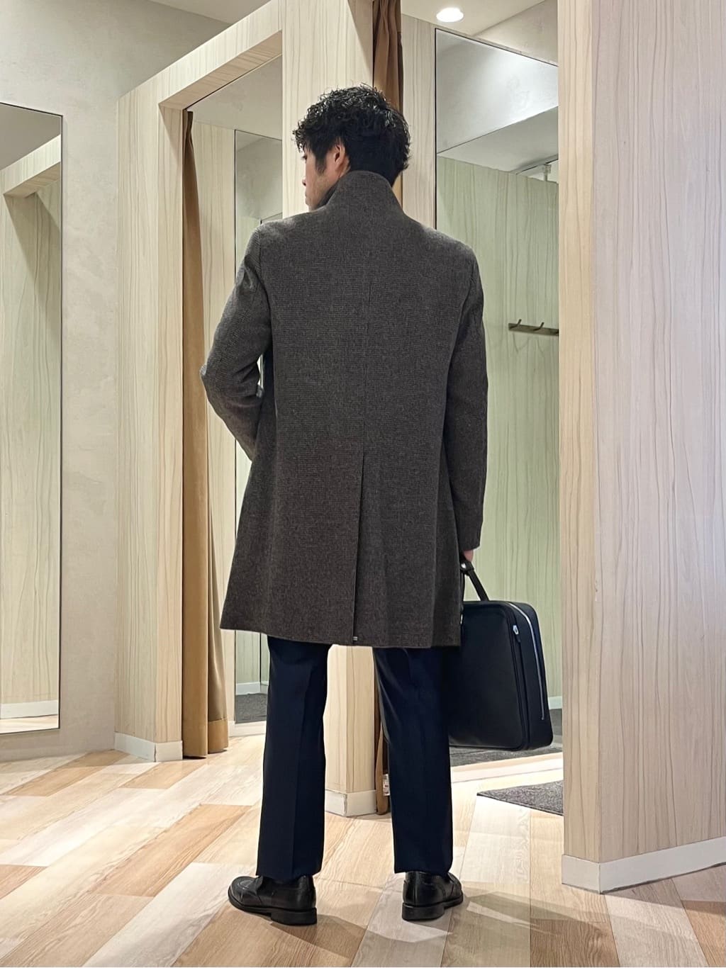 URAさんの「TAKEO KIKUCHI｜カシミヤブレンド ビーバー調ピンヘッドスタンドカラーコート」を使ったコーディネート