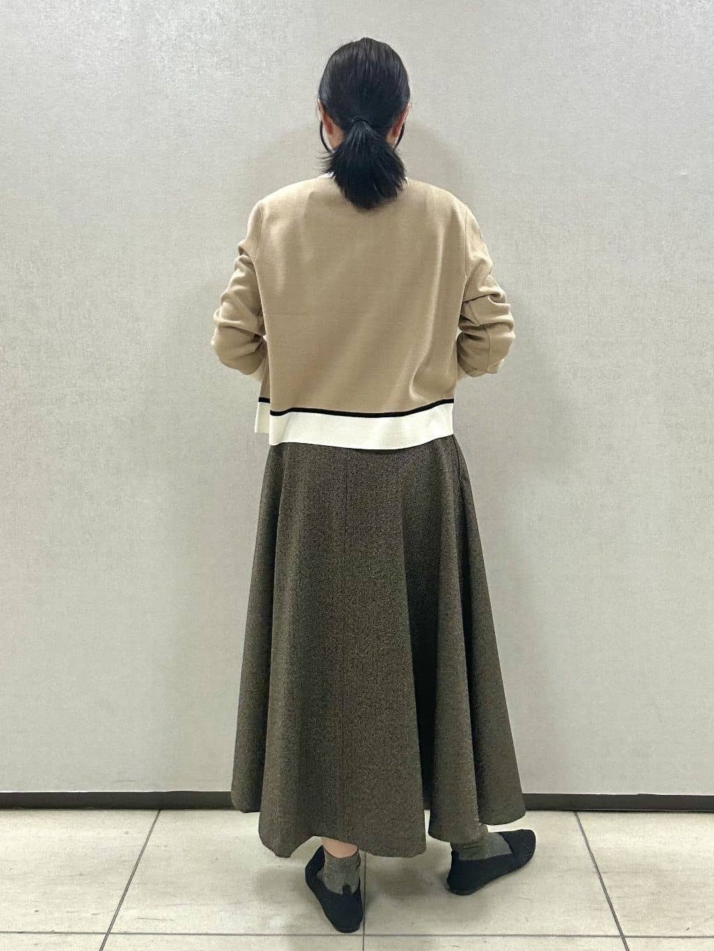 miiさんの「UNTITLED｜【ミディ丈/ウール混】クラシカルヘリンボーン　ラメスカート」を使ったコーディネート