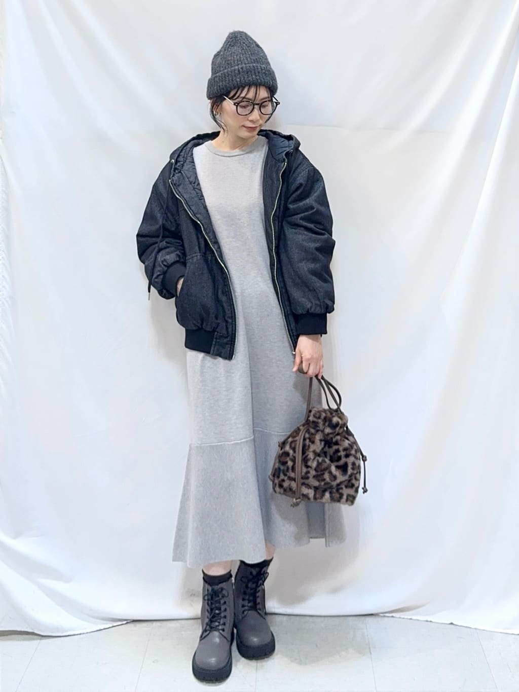 𝐇𝐢𝐫𝐨𝐦𝐢さんの「SHOO･LA･RUE｜【ダブルZIP】大人カジュアルスタイルに デニム中綿フーディーブルゾン」を使ったコーディネート
