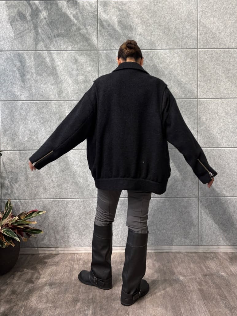 ibuさんの「CODE A｜oversized tweed blouson」を使ったコーディネート