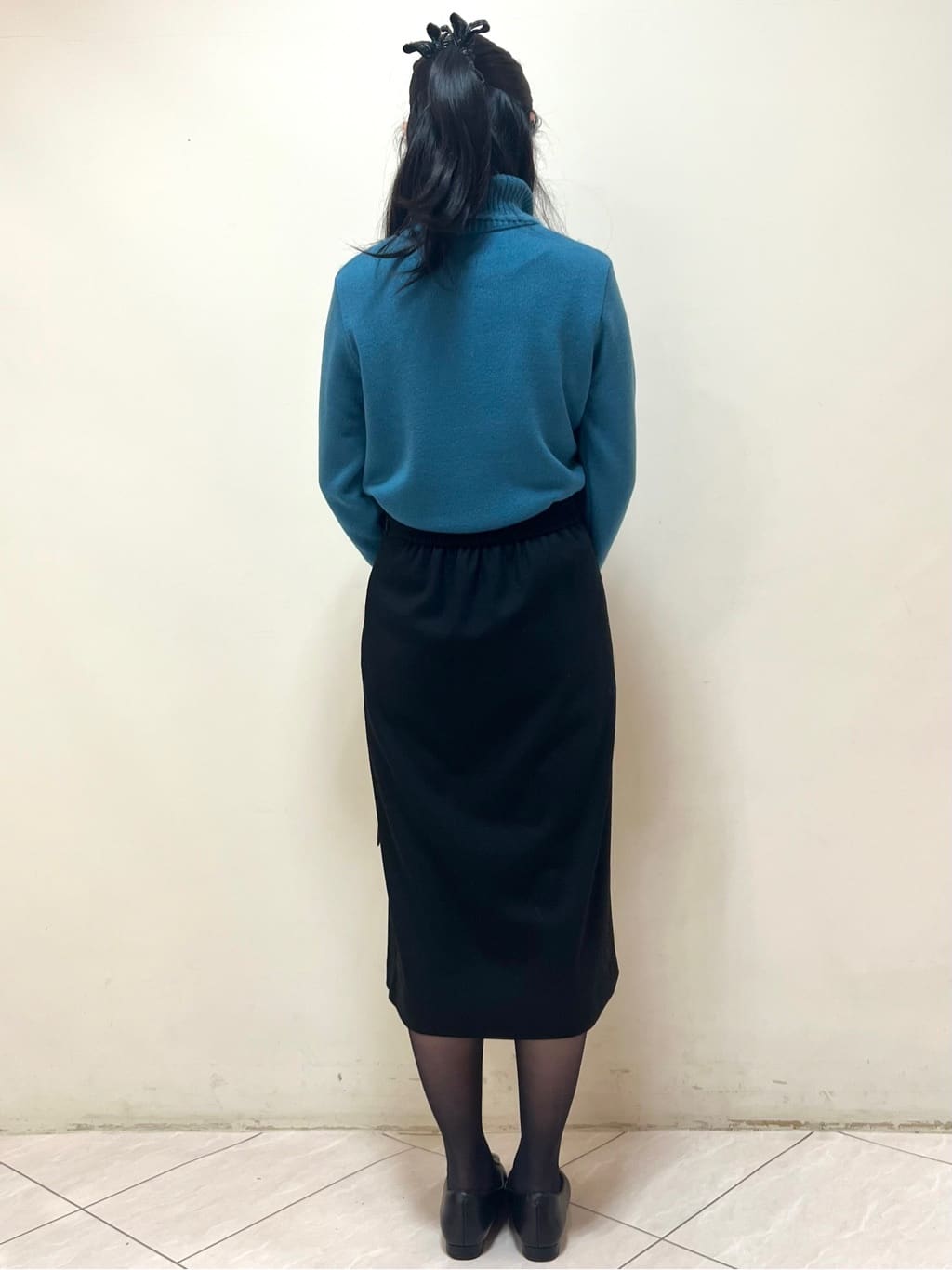 yanaさんの「Reflect｜【ほんのりラメ感◎】ふわふわフェザーヤーンハイネックニット」を使ったコーディネート