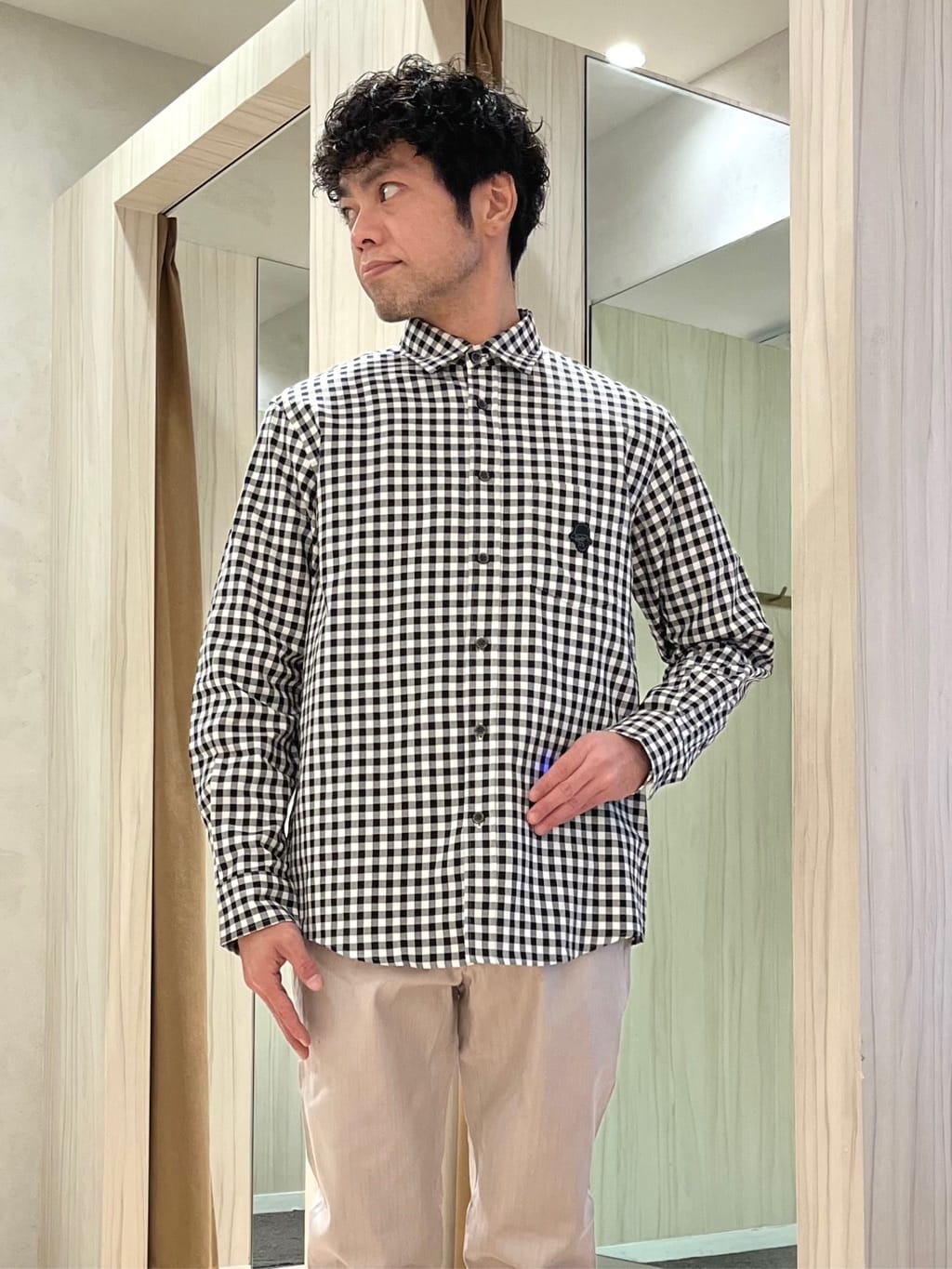 URAさんの「TAKEO KIKUCHI｜【JUST ONE LAYER】ダウンファブリック ジップアップ フード ブルゾン」を使ったコーディネート