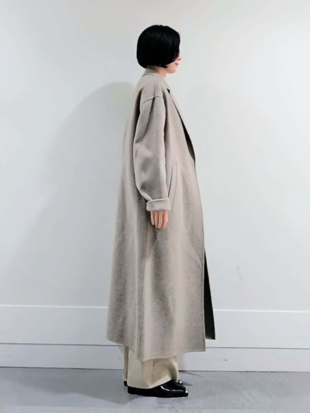 ミズタさんの「UNTITLED｜【ロング丈/軽やか】テーラード　リバーコート」を使ったコーディネート