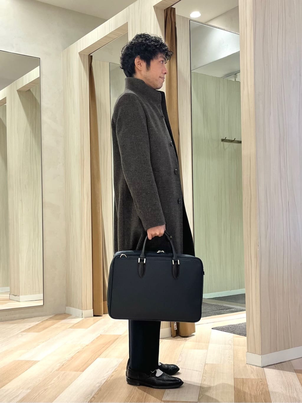 URAさんの「TAKEO KIKUCHI｜カシミヤブレンド ビーバー調ピンヘッドスタンドカラーコート」を使ったコーディネート