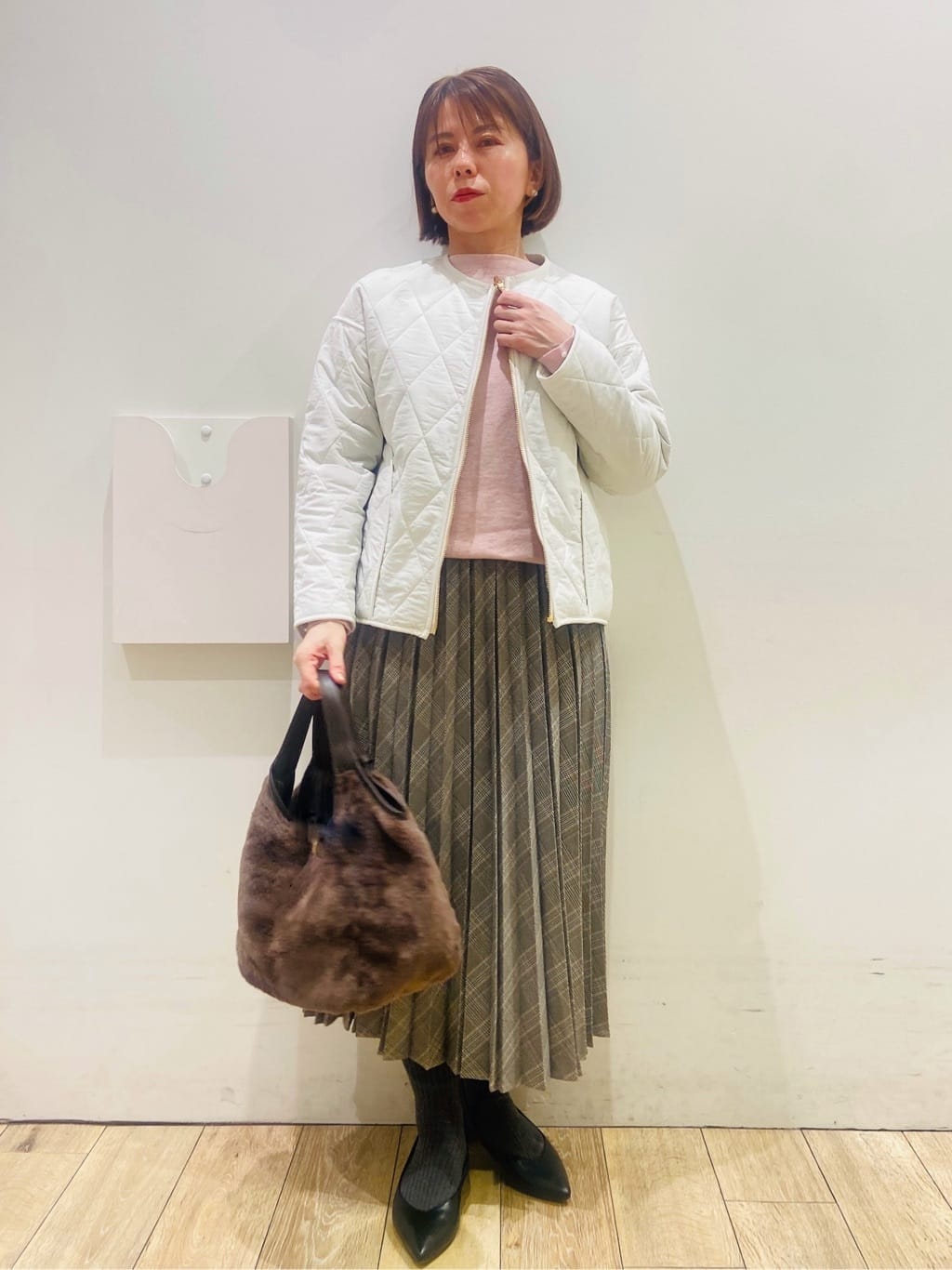 YUKOさんの「index｜ふんわりボトルネックパフスリーブニット【洗濯機OK】」を使ったコーディネート