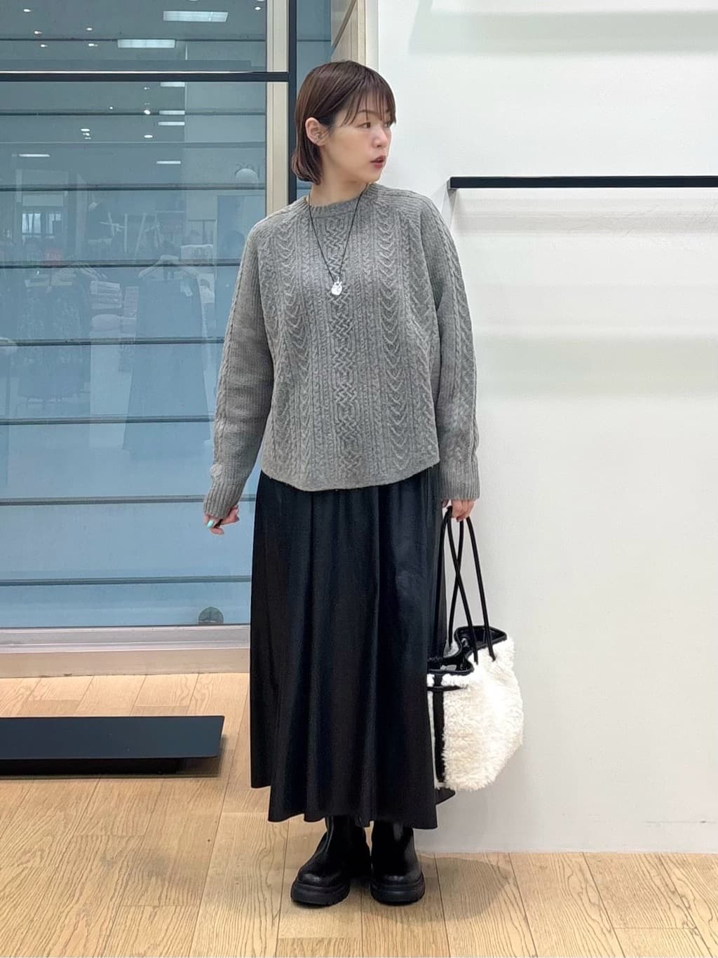 asamiさんの「INDIVI｜【洗える】ケーブルデザイン ラウンドヘムニット」を使ったコーディネート
