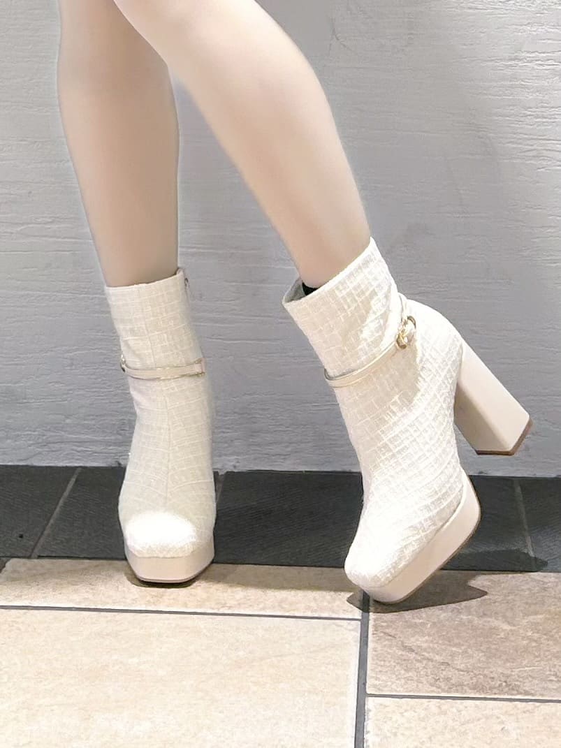 ゆうりさんの「ESPERANZA｜【EC先行販売】スクエアツイードショートブーツ」を使ったコーディネート