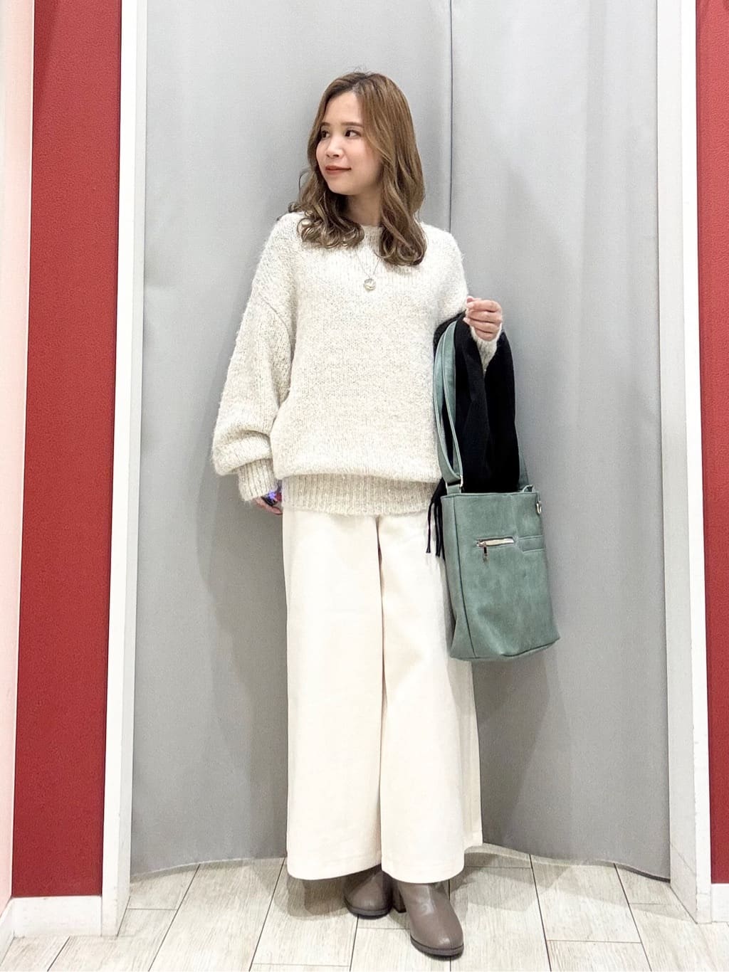 shioさんの「SHOO･LA･RUE｜【洗濯機可/S-LL】上品にキラリと華やぐ スパンコールニット」を使ったコーディネート