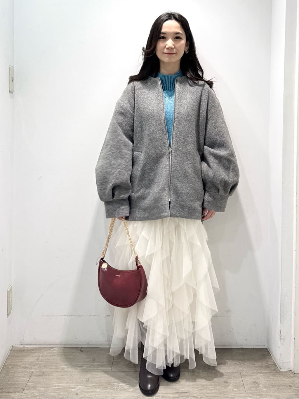 yuicciさんの「OPAQUE.CLIP｜ベロア&times;ゴールドメタル縁取りスクエアピアス」を使ったコーディネート