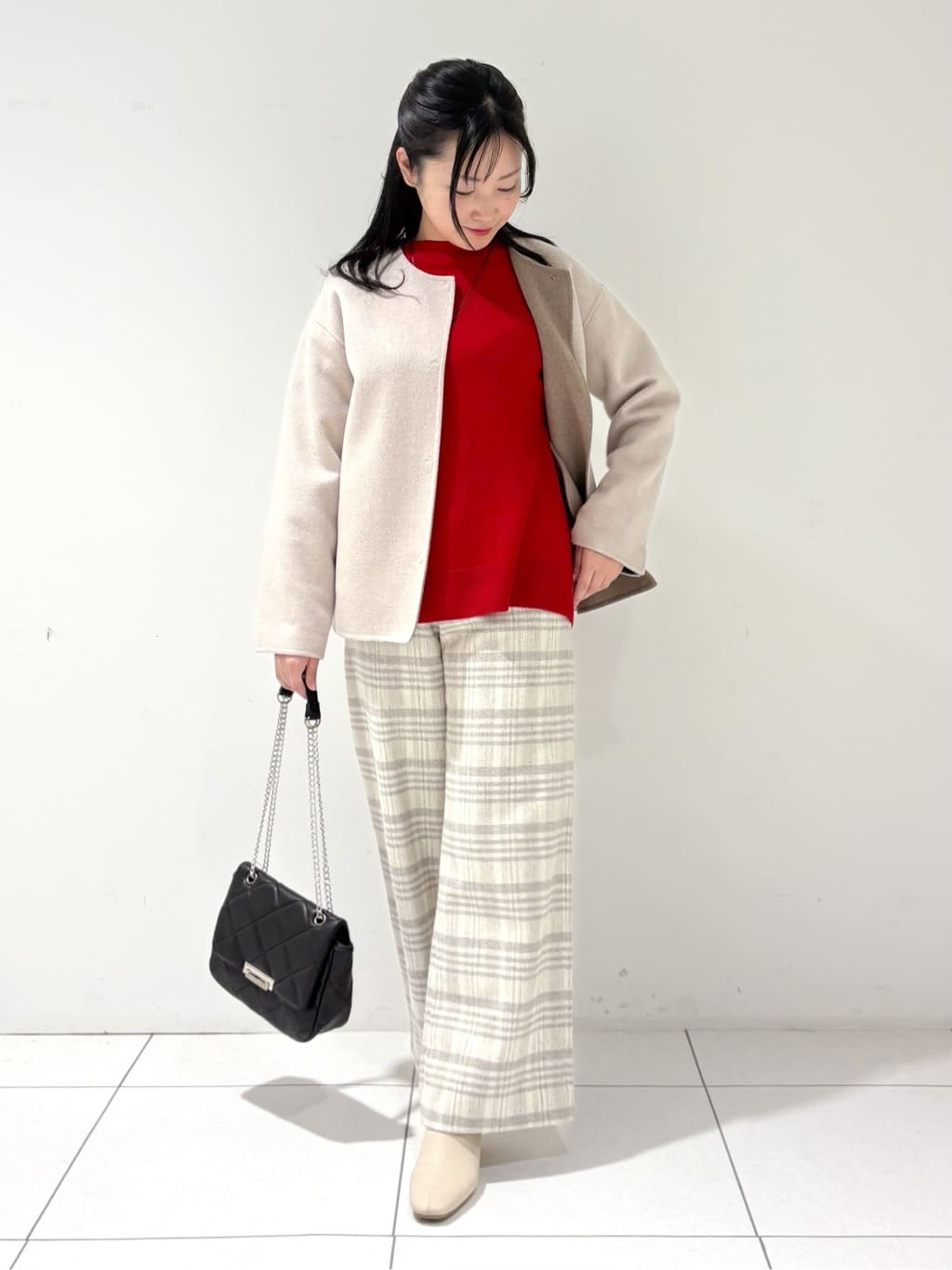 momokoさんの「INDIVI｜【洗える／カシミヤ混】ボトルネック ドルマンスリーブニット」を使ったコーディネート