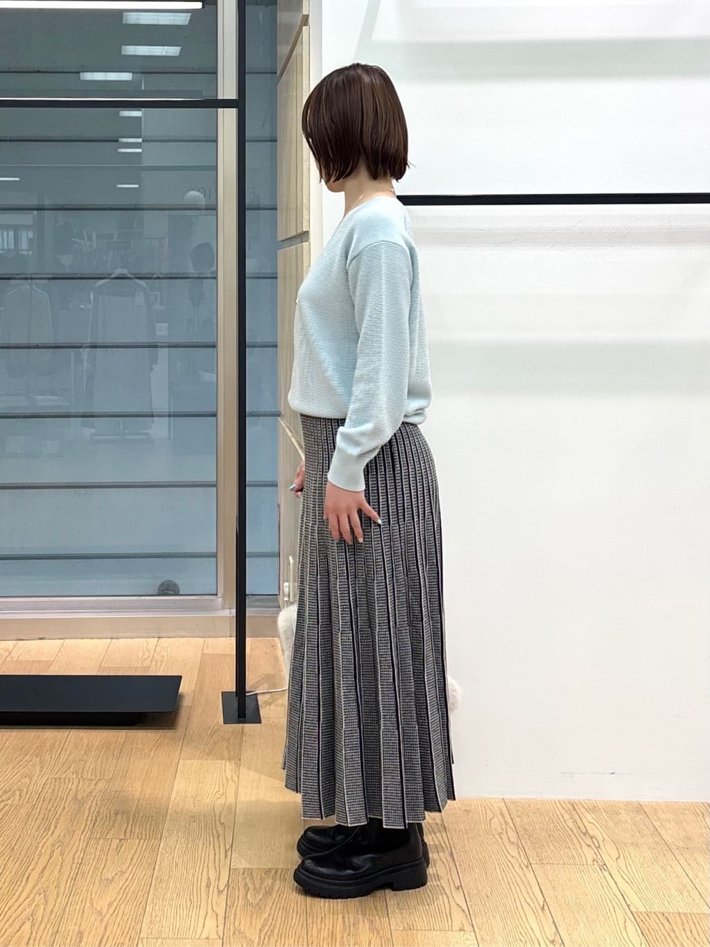 asamiさんの「INDIVI｜【ウール混ラメ素材】Vネック煌めきニット」を使ったコーディネート